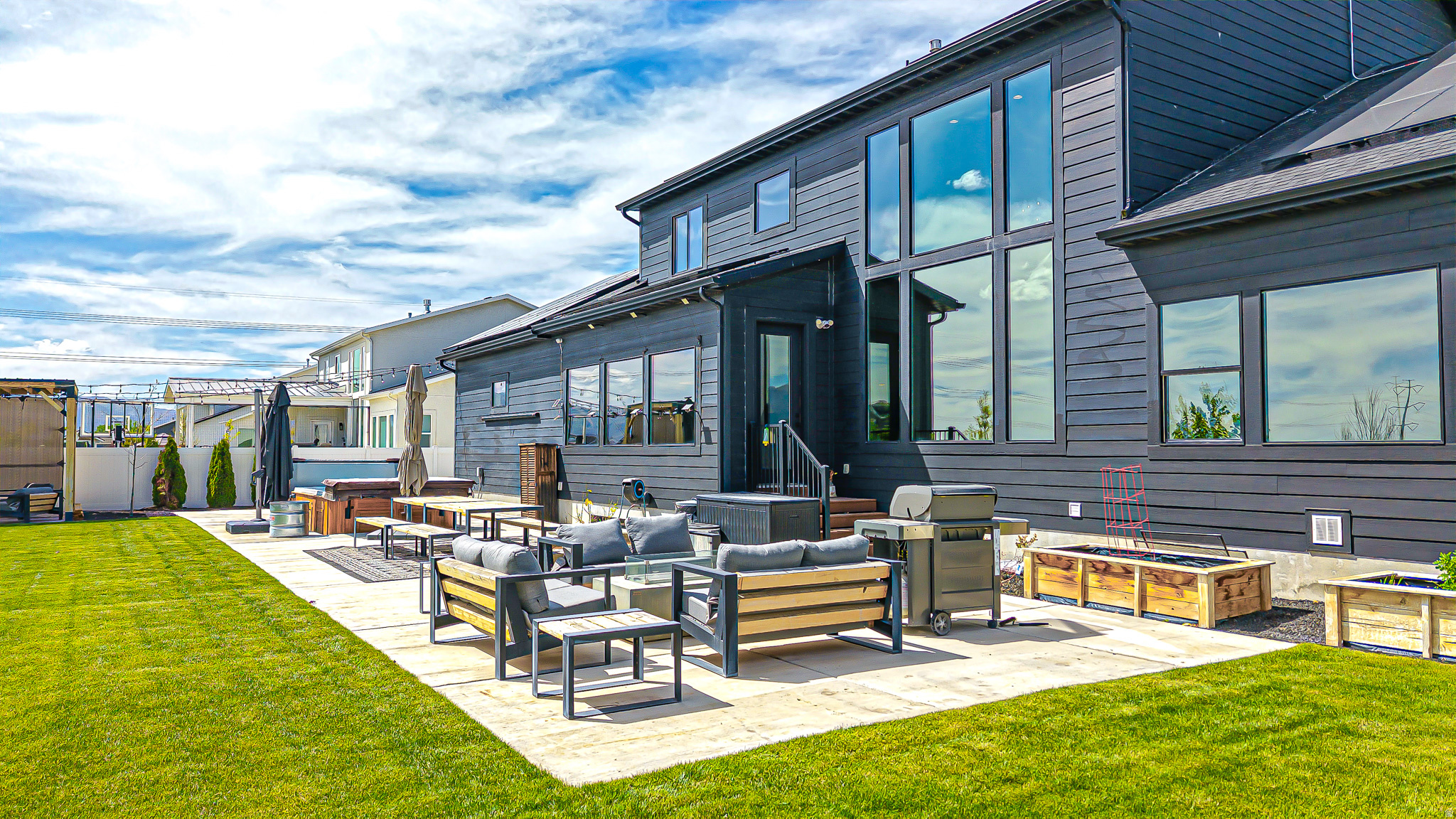 HAMPTON AT WATERS EDGE - Residential