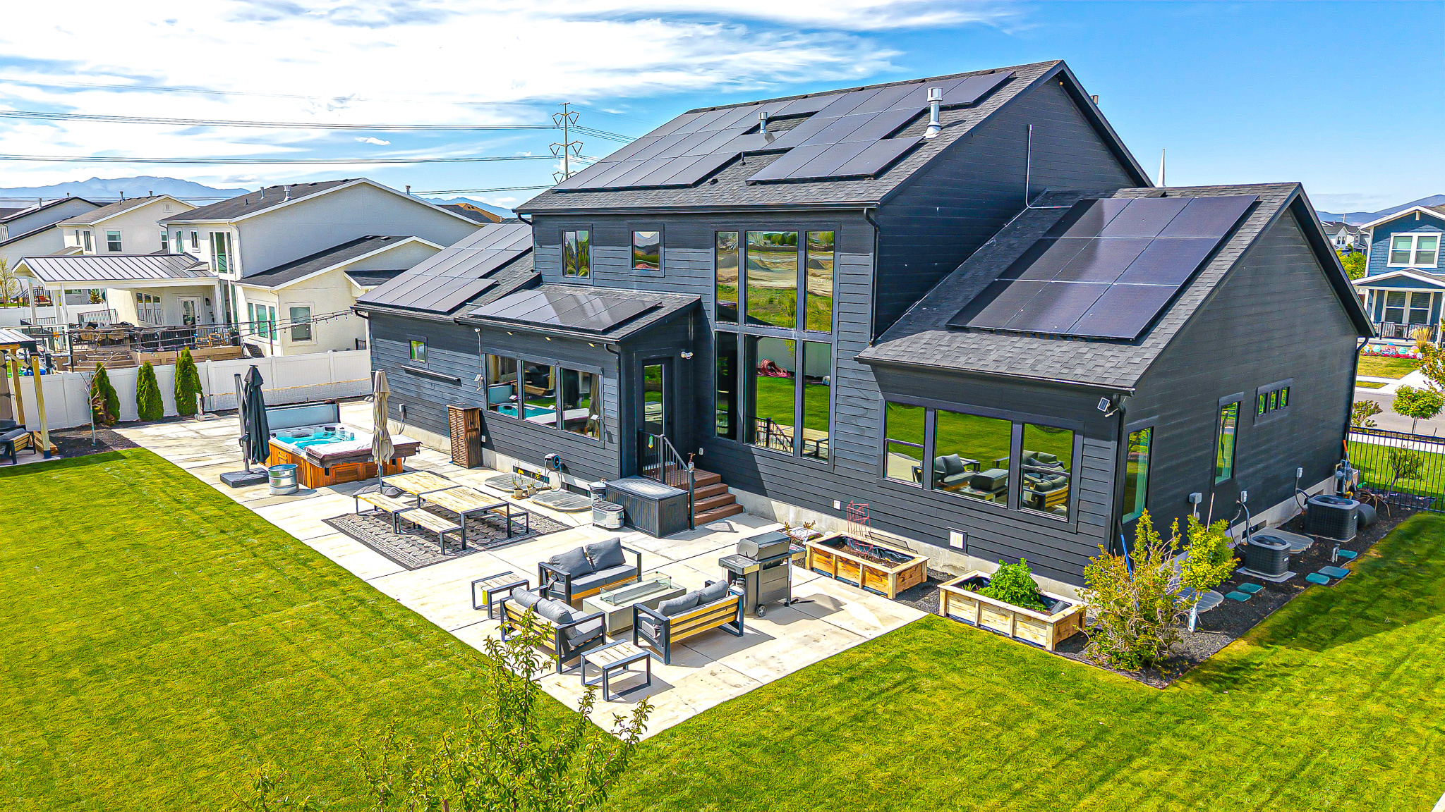 HAMPTON AT WATERS EDGE - Residential