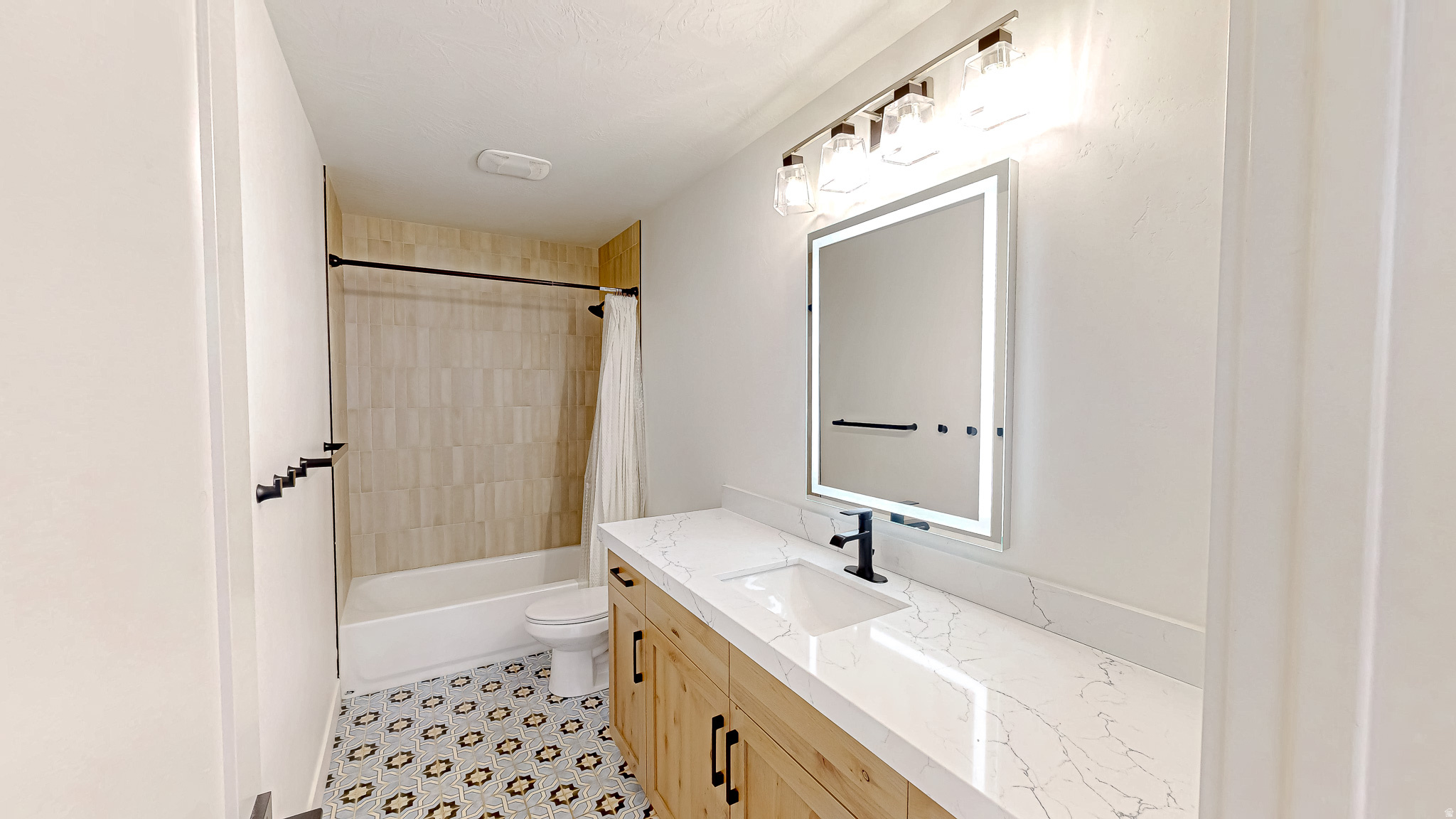 HAMPTON AT WATERS EDGE - Residential