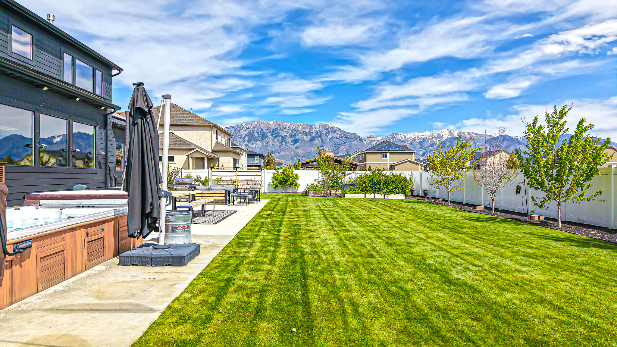 HAMPTON AT WATERS EDGE - Residential