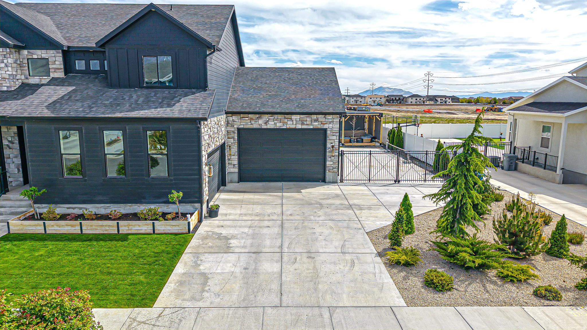 HAMPTON AT WATERS EDGE - Residential