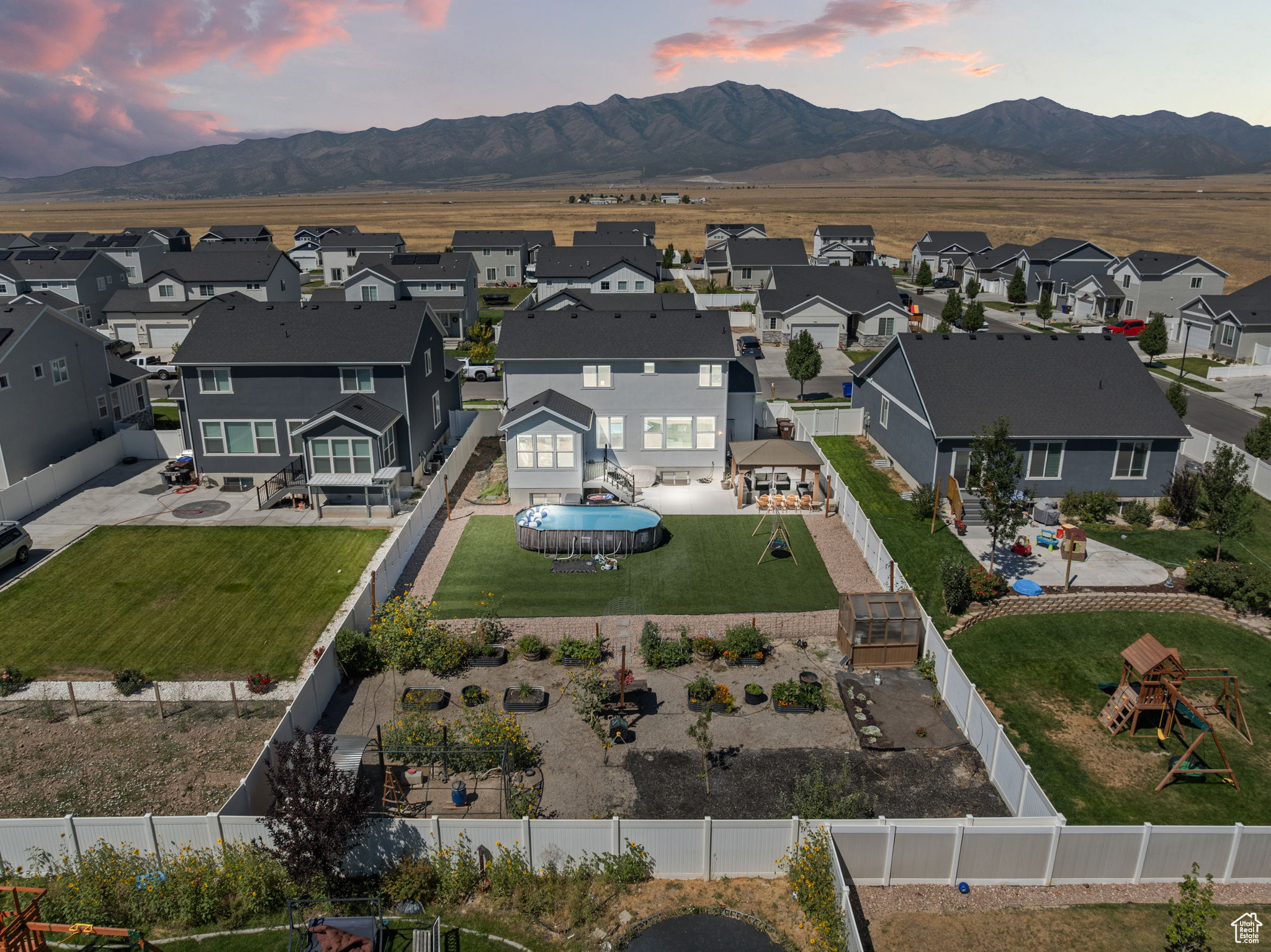 SUNSET RIDGE - Residential