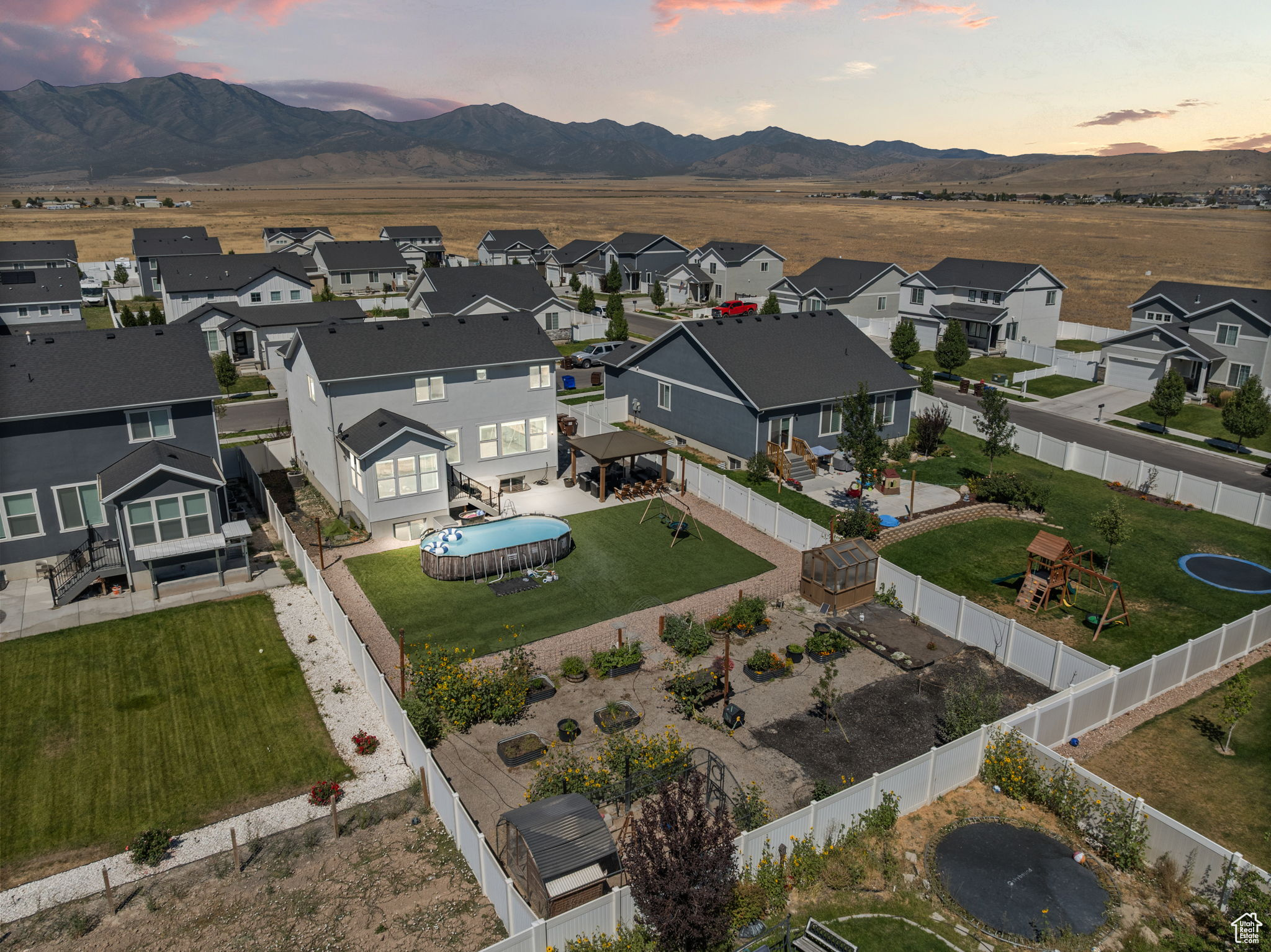 SUNSET RIDGE - Residential
