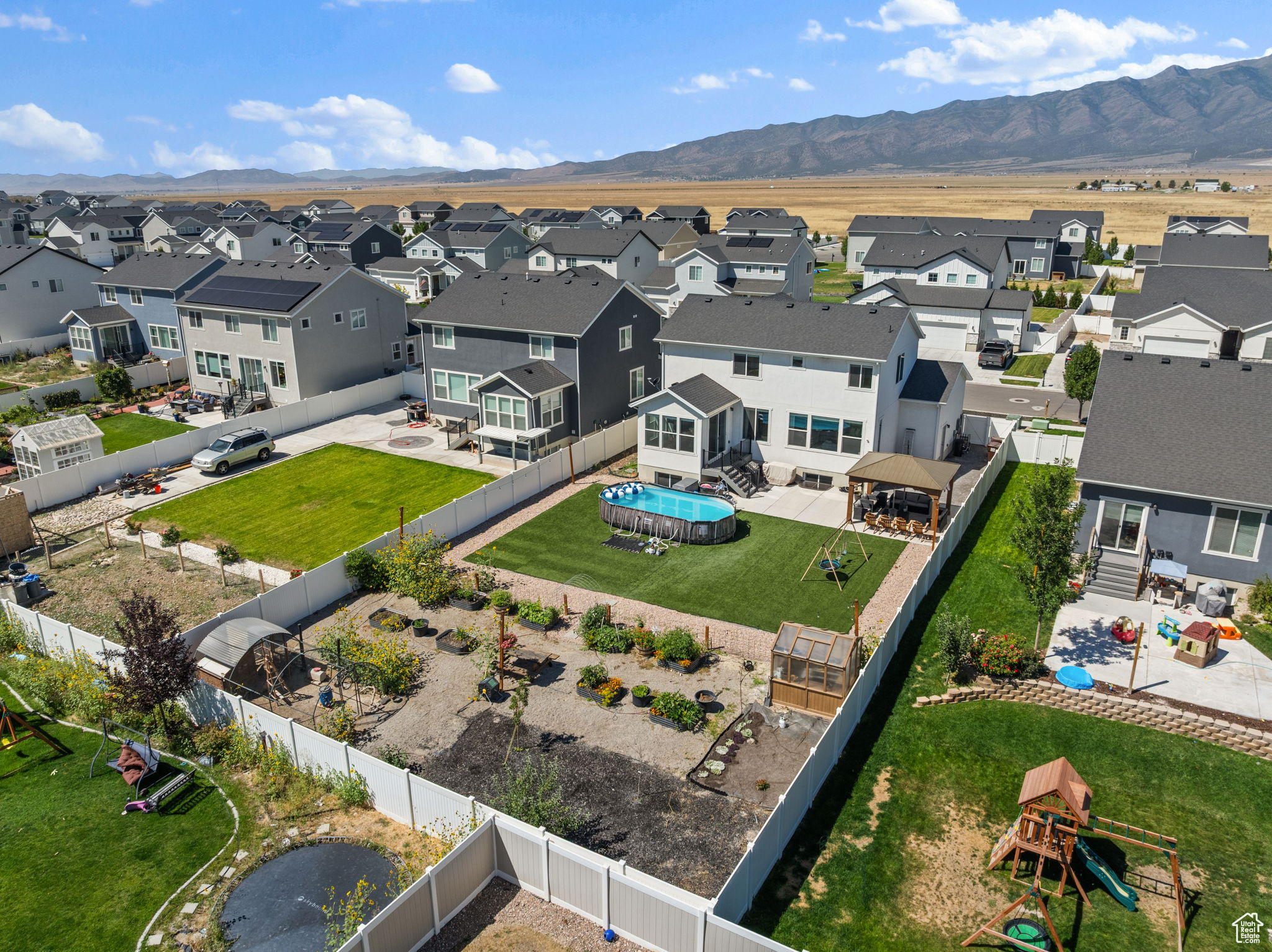 SUNSET RIDGE - Residential