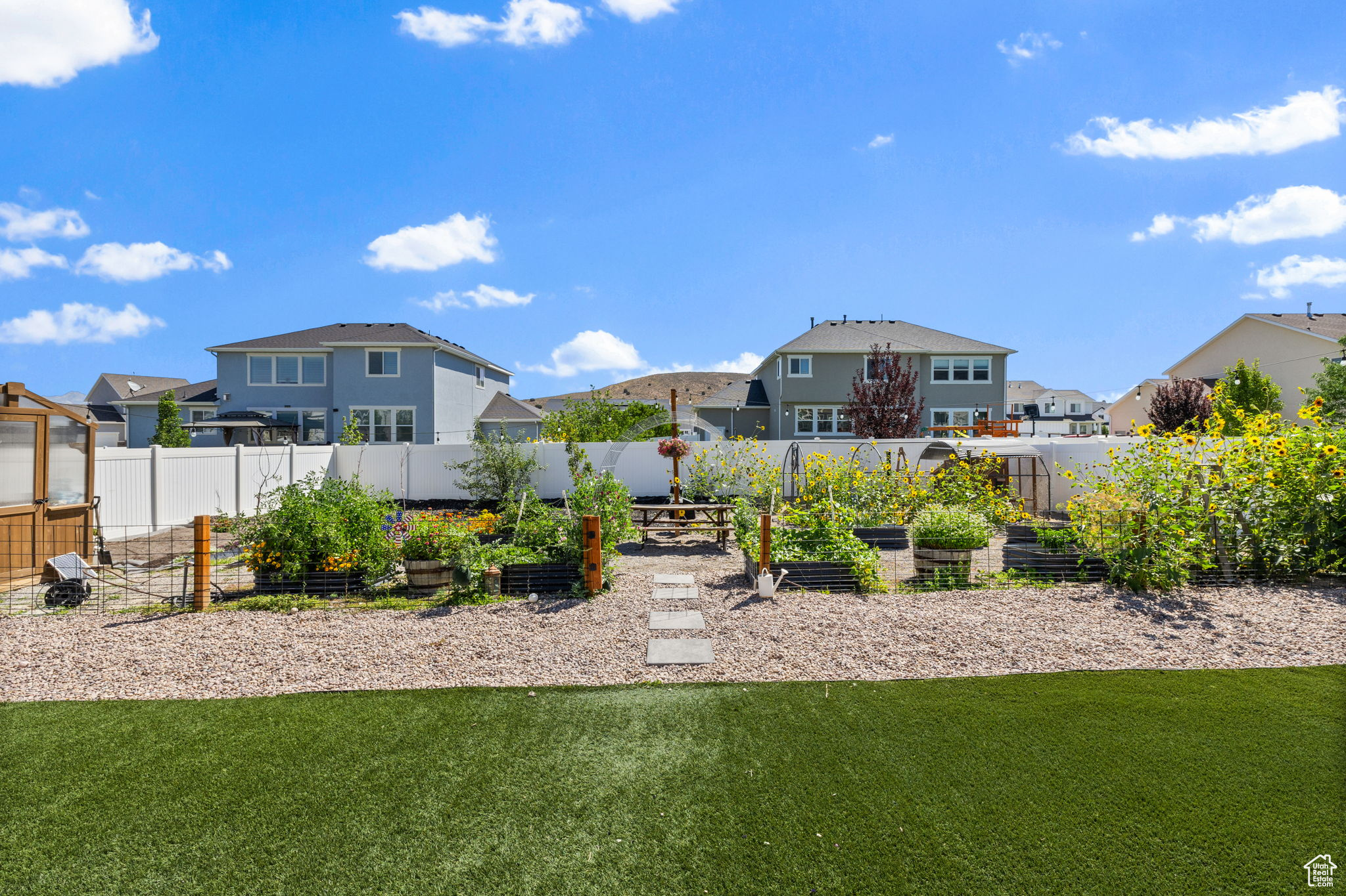 SUNSET RIDGE - Residential