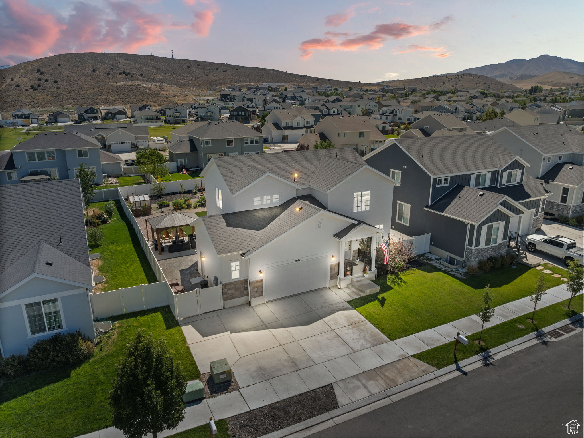 SUNSET RIDGE - Residential