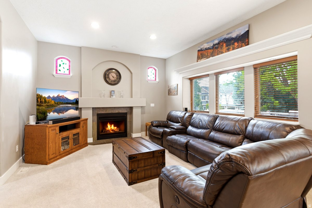 SPRING HOLLOW - Residential
