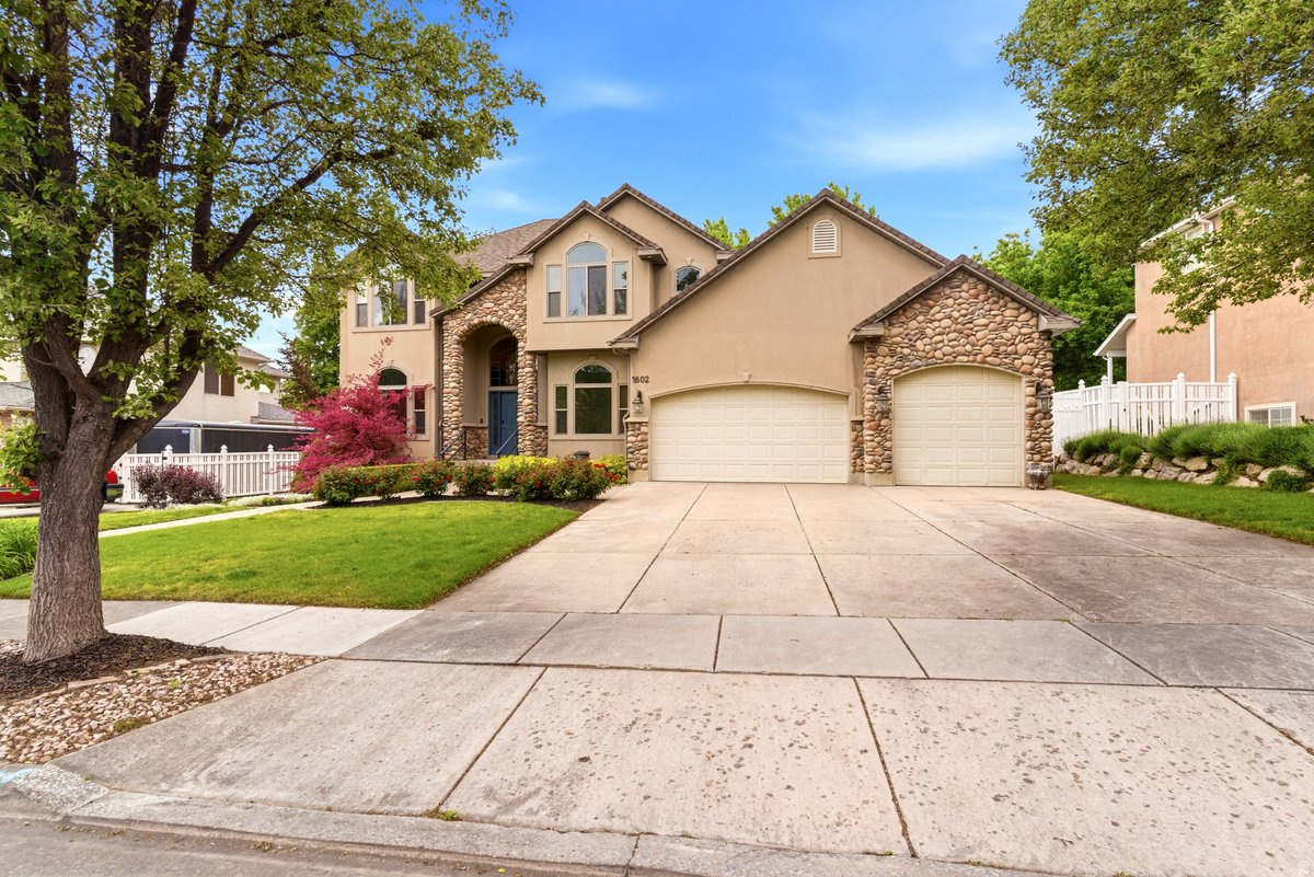 SPRING HOLLOW - Residential