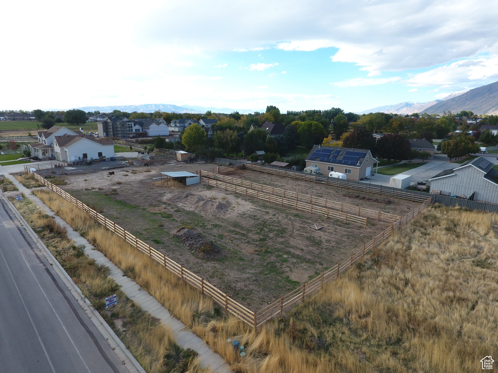 Use your own builder! Lot in Mapleton, Utah. Mapleton is one of the most highly sought after cities in all of Utah. This is because of the mountain backdrop and very residential nature. The houses in Mapleton are well spaced and the community is lively. Fencing is included. Mapleton has multiple parks and many points of interest which Mapleton city takes great care of. This is a lot in the very sought after center of Mapleton.
