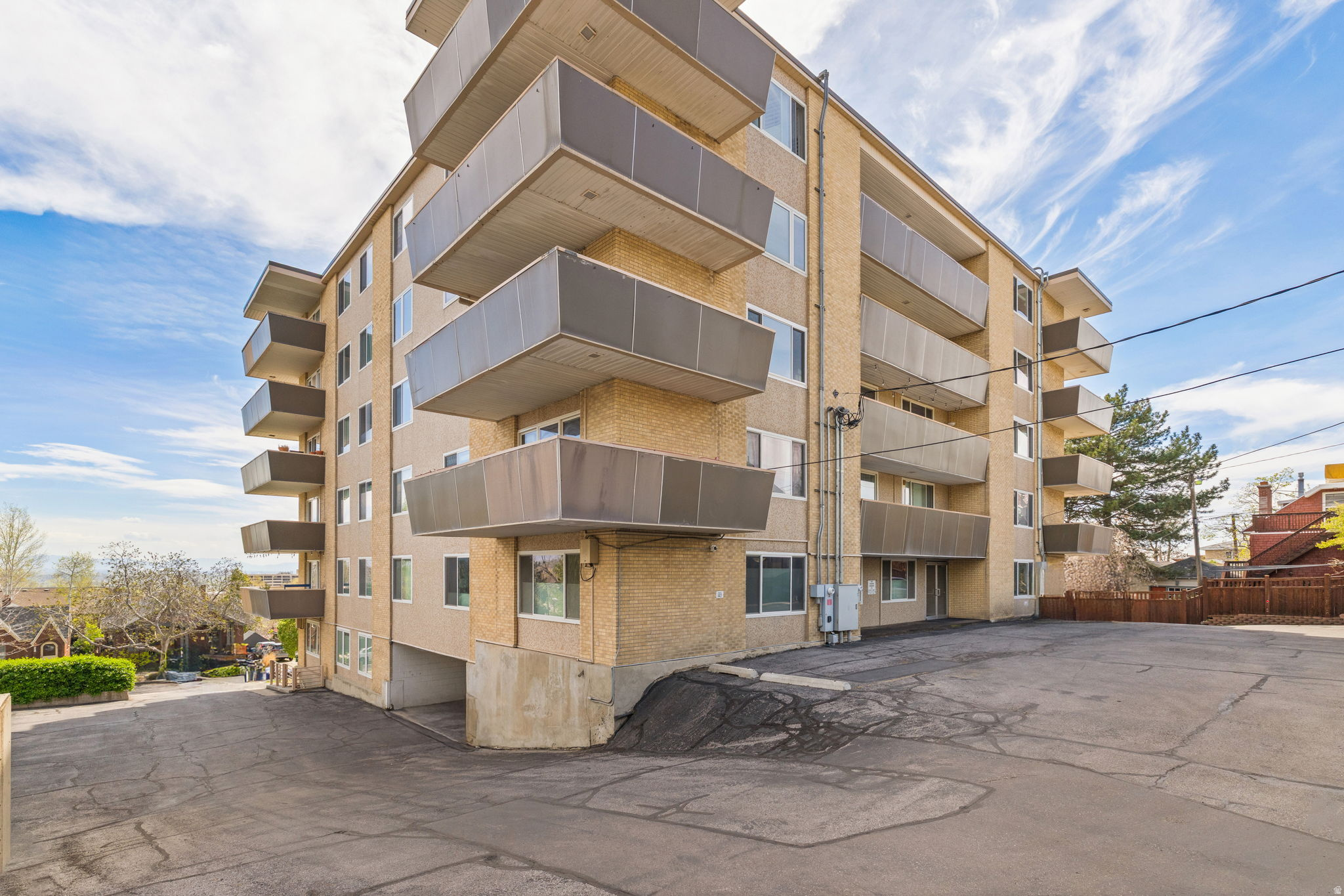 NORTHRIDGE H - Residential