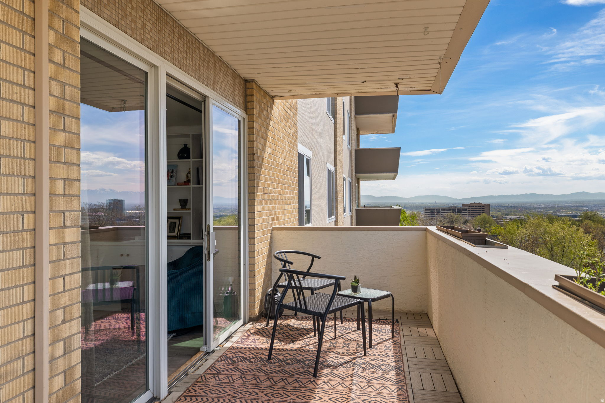 NORTHRIDGE H - Residential