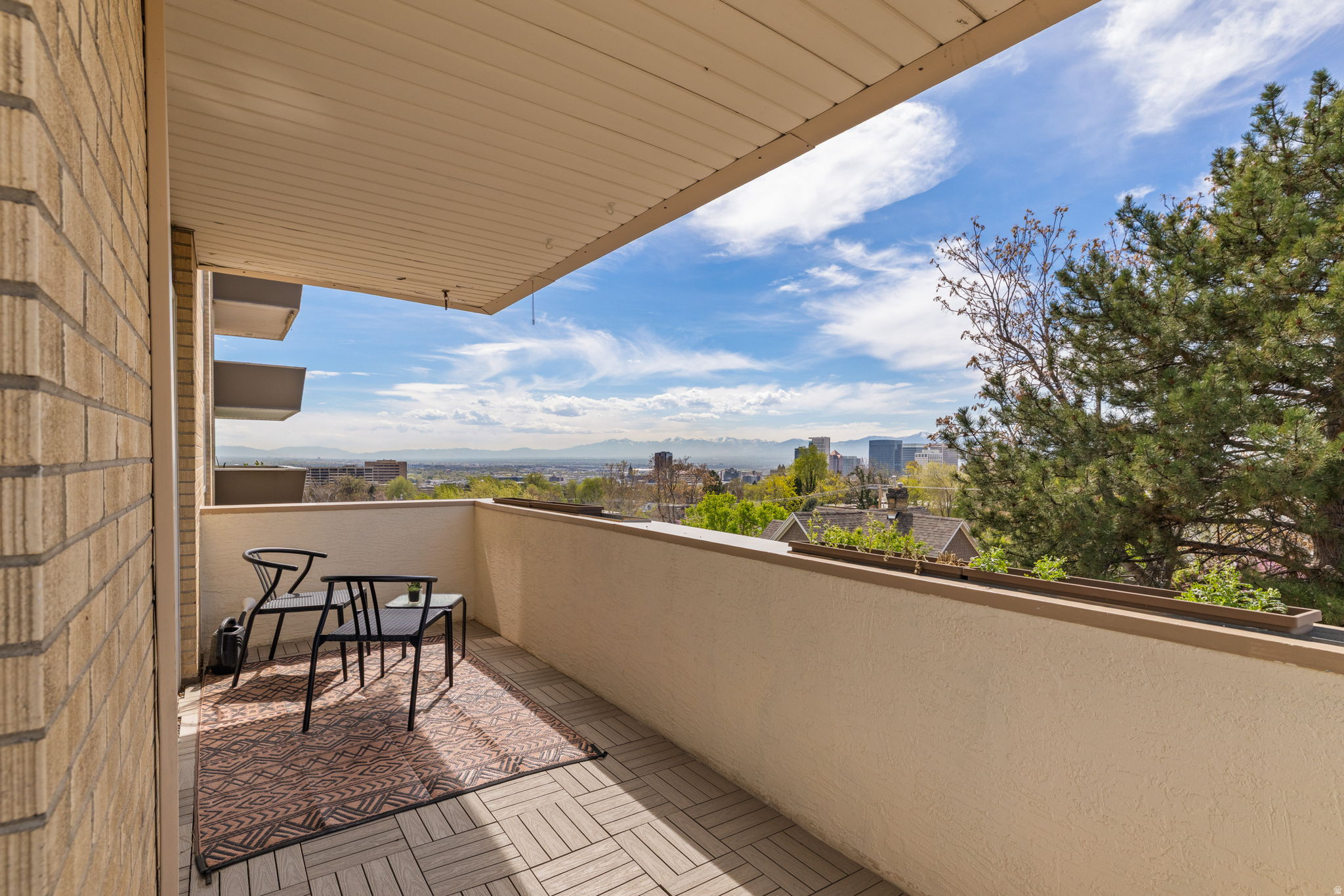 NORTHRIDGE H - Residential