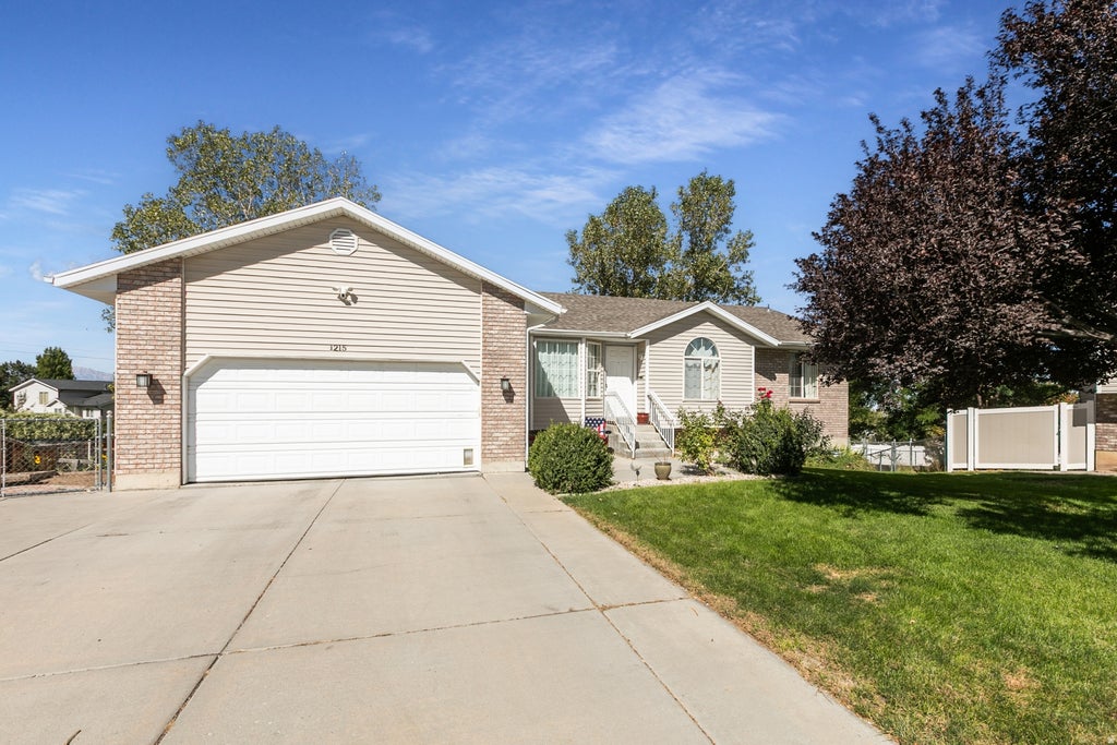 Photo of 1215 E 900 N, Tooele, UT 84074 (MLS # 2186000)