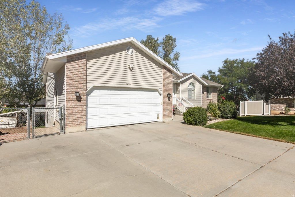 Photo of 1215 E 900 N, Tooele, UT 84074 (MLS # 2186000)