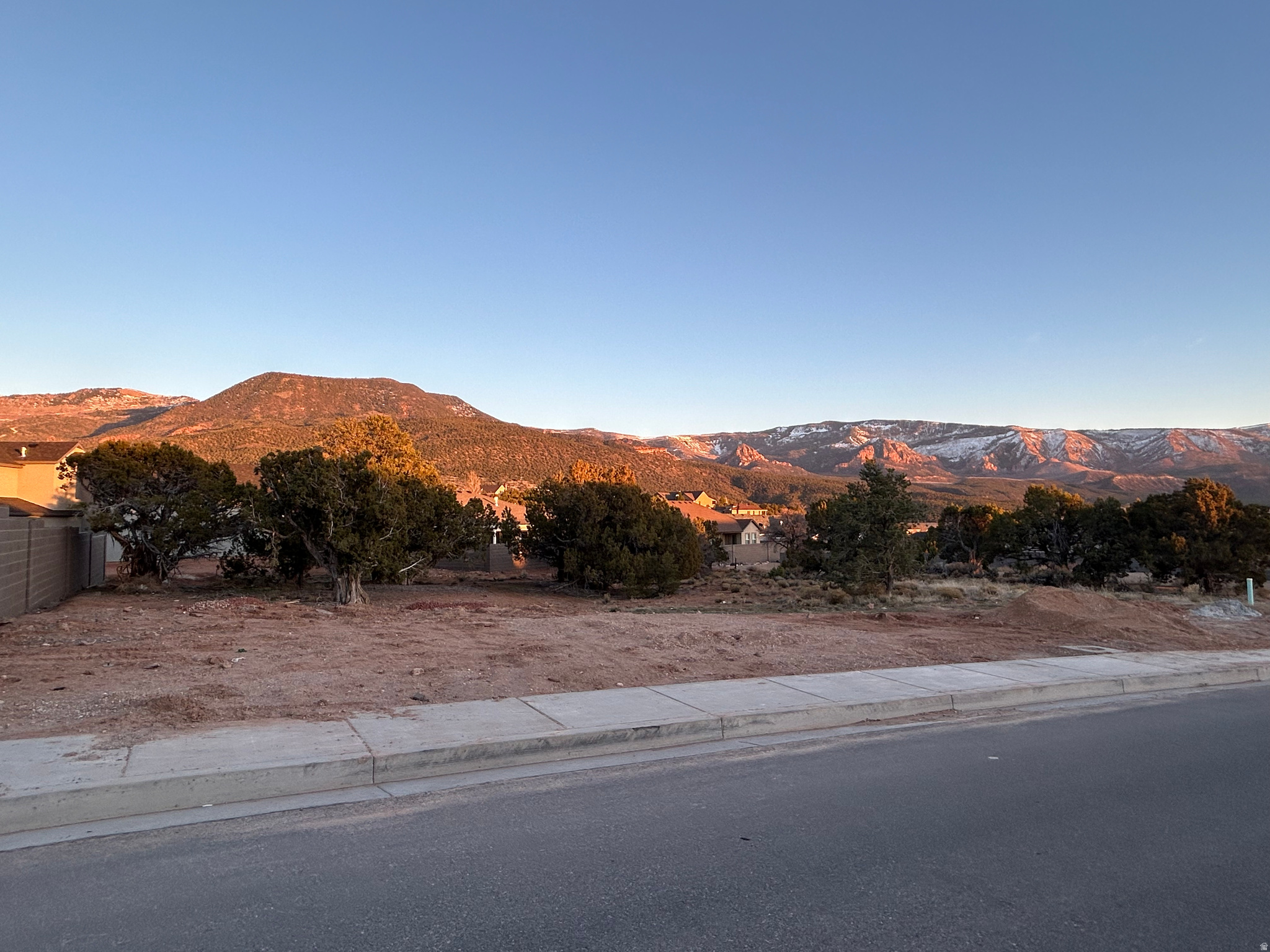 SADDLEBACK RIDGE - Land