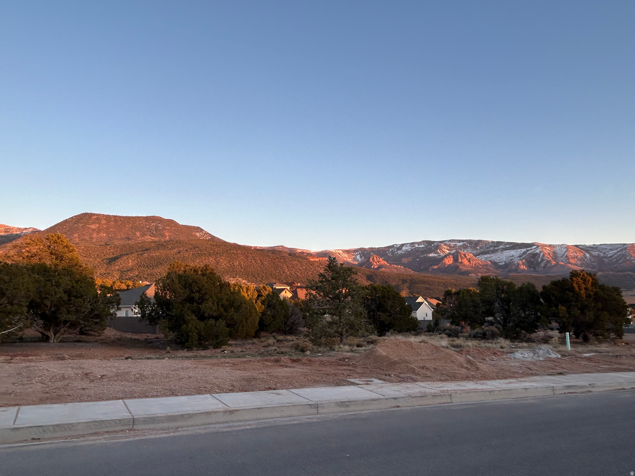 SADDLEBACK RIDGE - Land