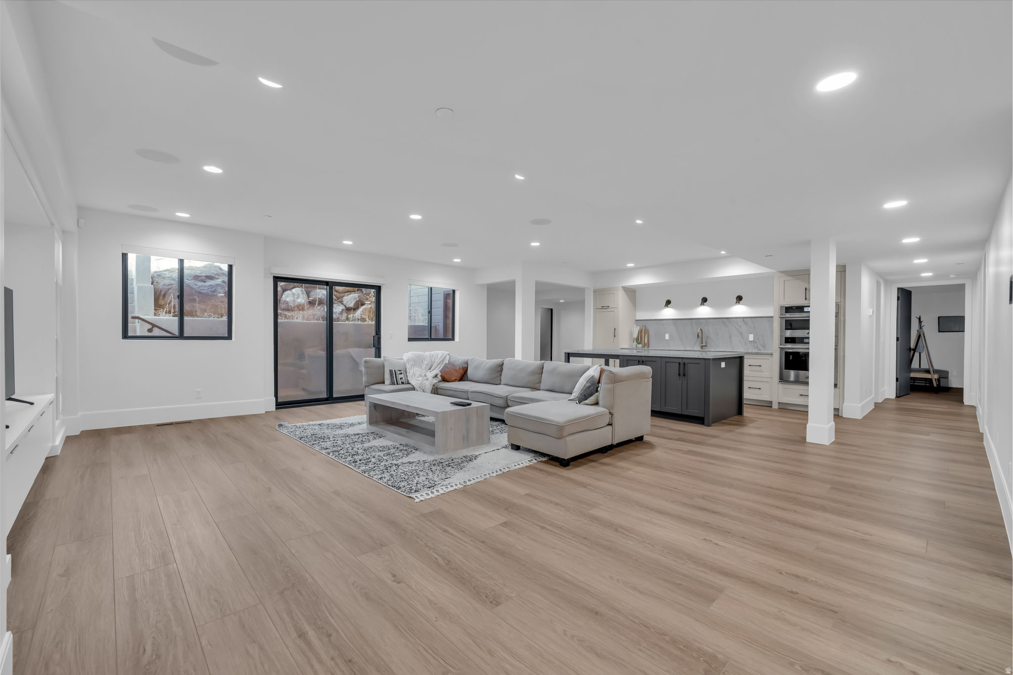 FOUR SEASONS AT WOODLAND HILLS - Residential