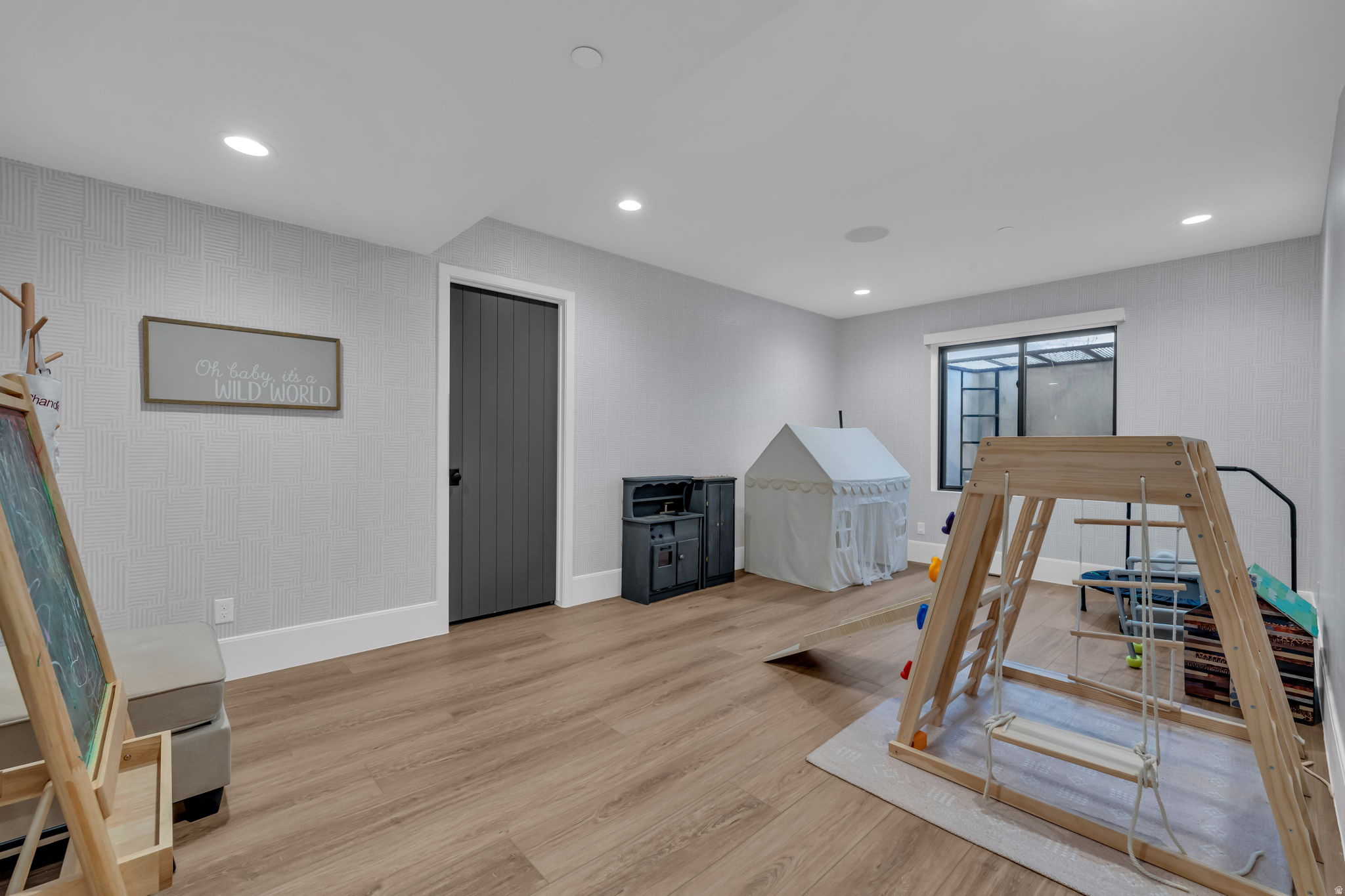 FOUR SEASONS AT WOODLAND HILLS - Residential