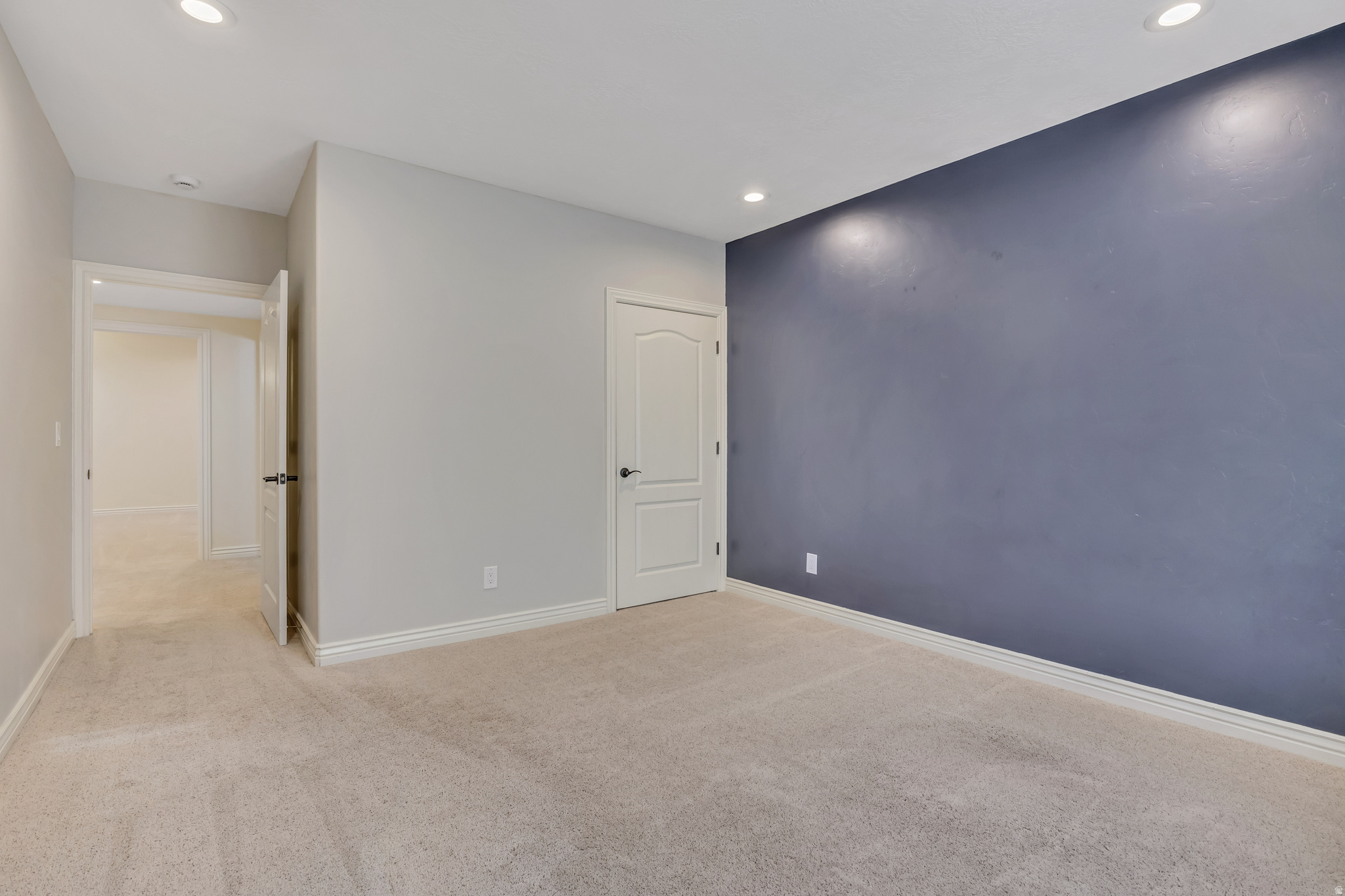 THE BENCHES - Residential