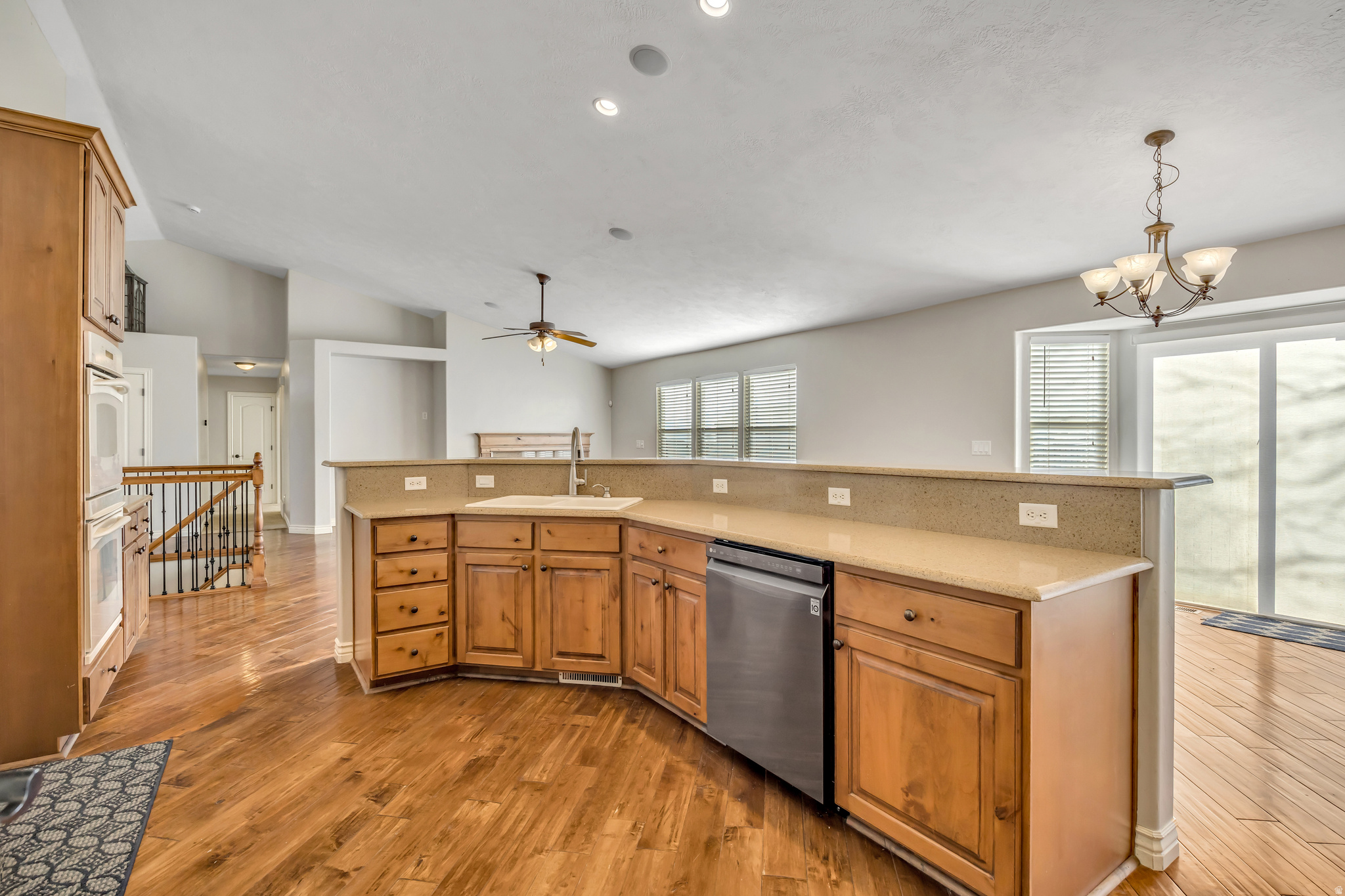 THE BENCHES - Residential