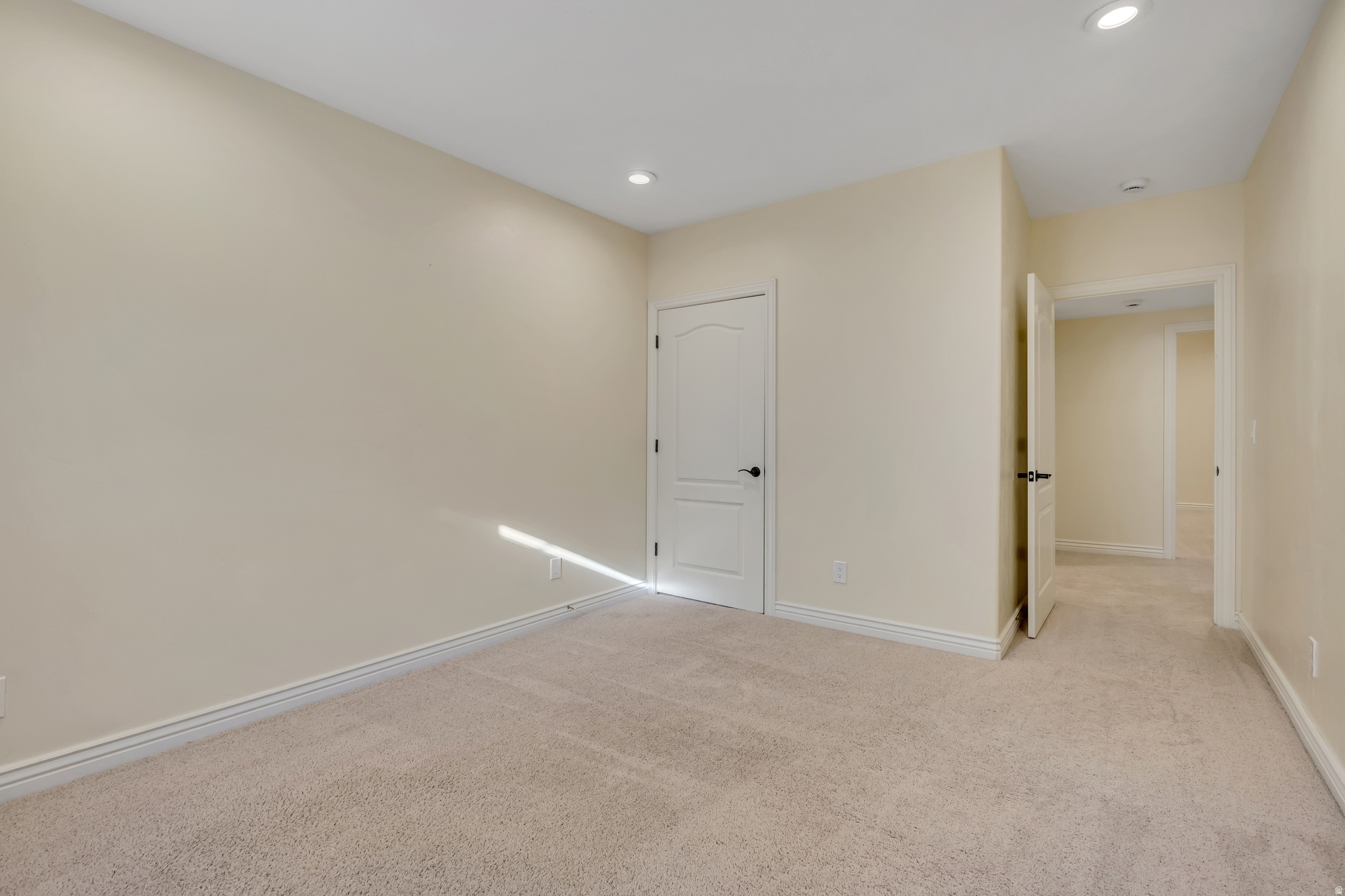 THE BENCHES - Residential