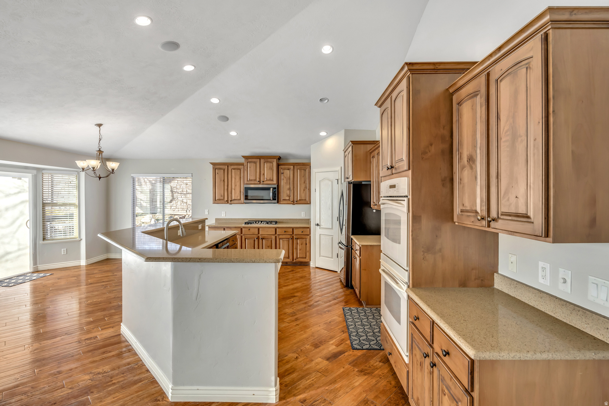 THE BENCHES - Residential