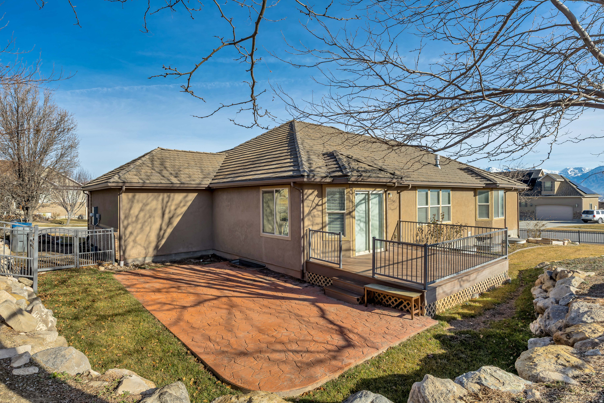 THE BENCHES - Residential