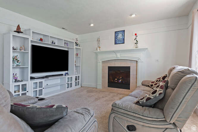 WINDSOR MEADOWS - Residential