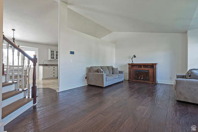 WINDSOR MEADOWS - Residential