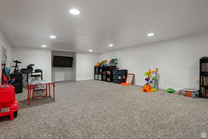 WINDSOR MEADOWS - Residential