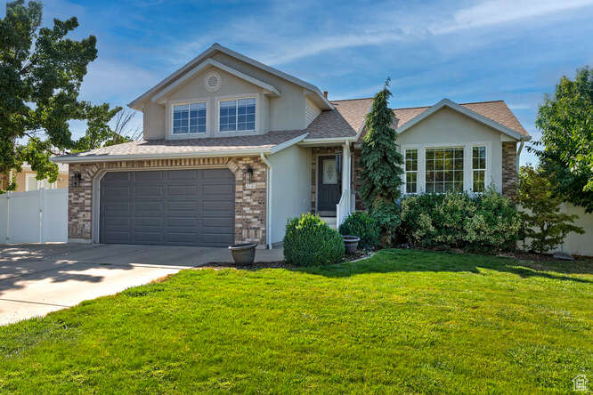 WINDSOR MEADOWS - Residential