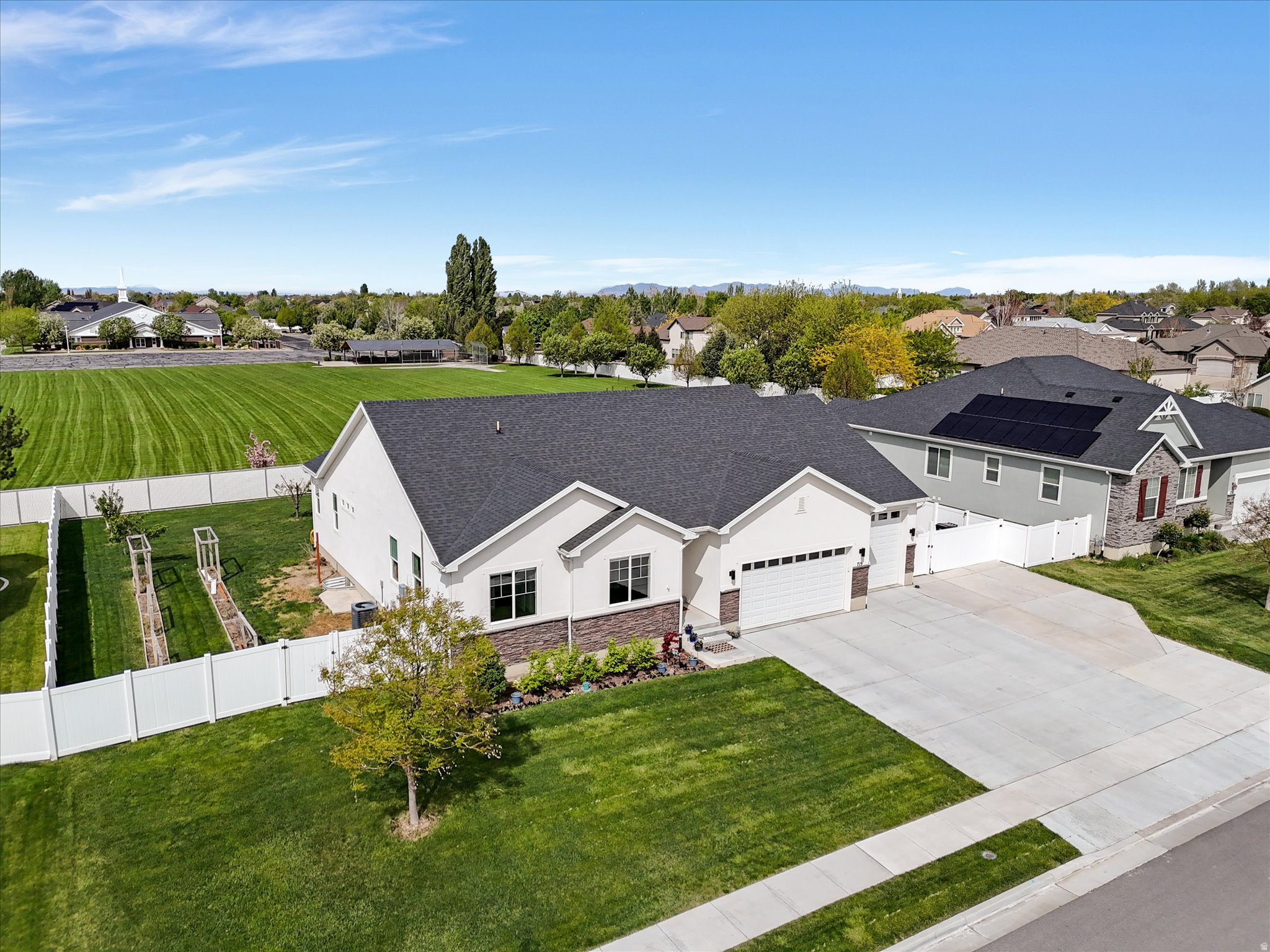 LAYTON SHORES SUBDIV - Residential