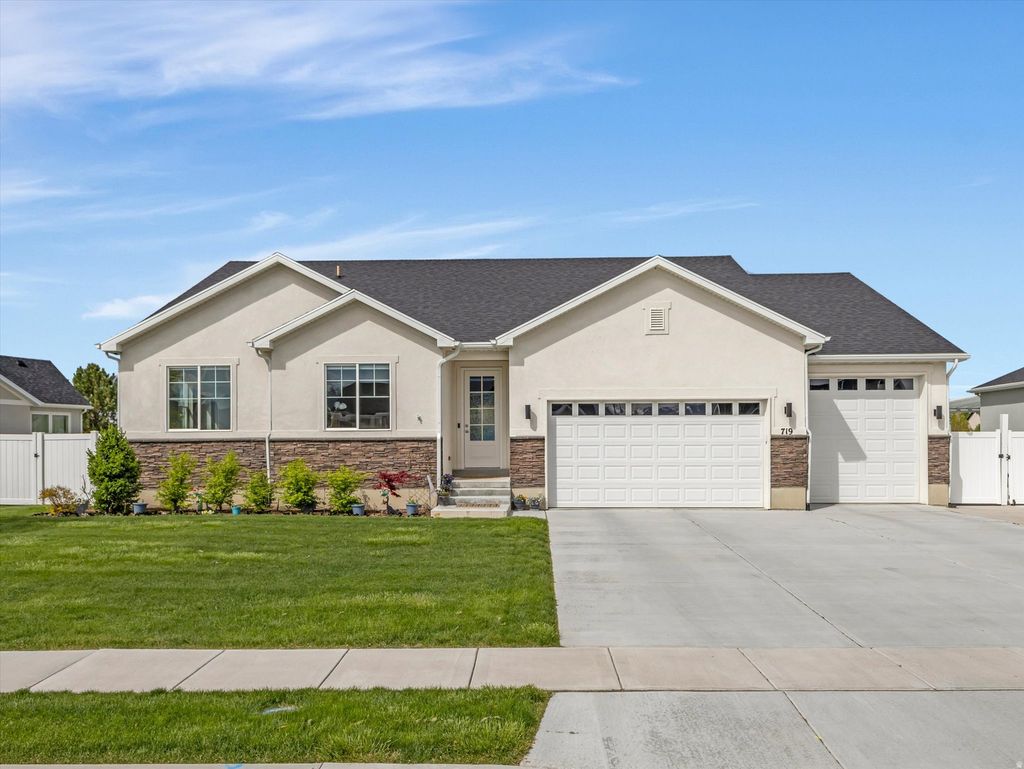 Photo of 719 N 3500 W ST W, Layton, UT 84041 (MLS # 2151799)