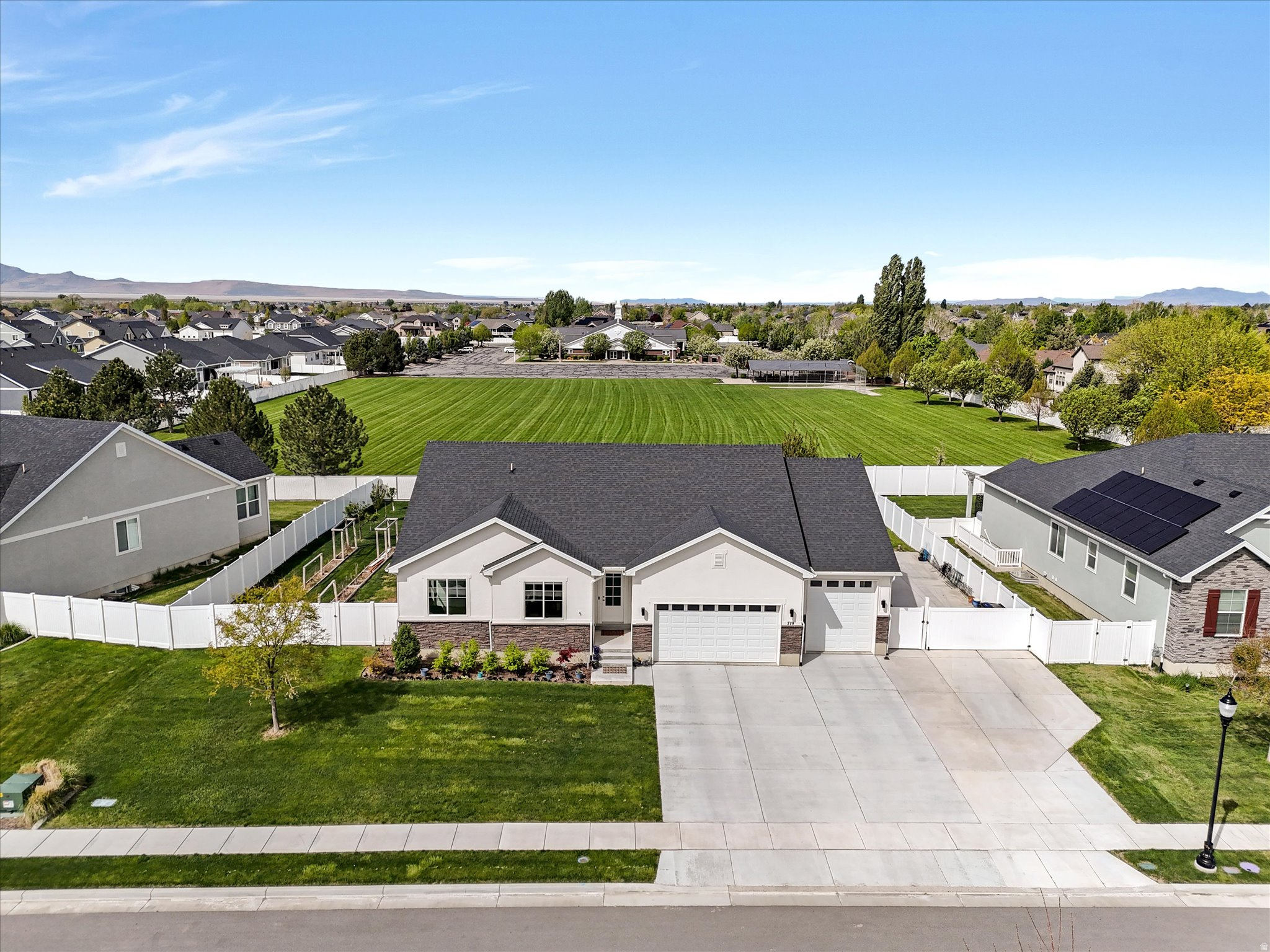 LAYTON SHORES SUBDIV - Residential