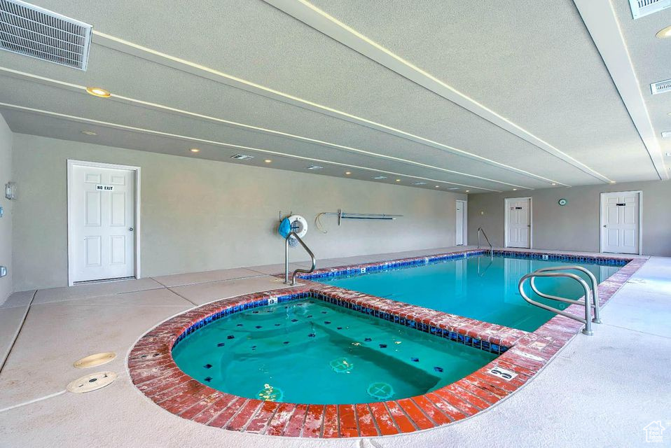 ENGLISH OAKS ESTATES - Residential