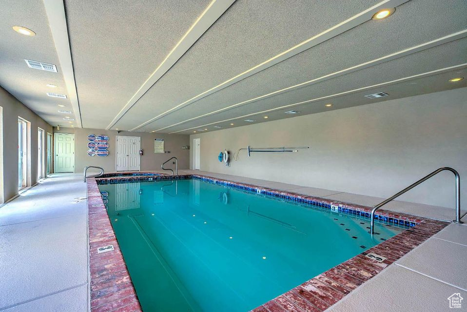ENGLISH OAKS ESTATES - Residential