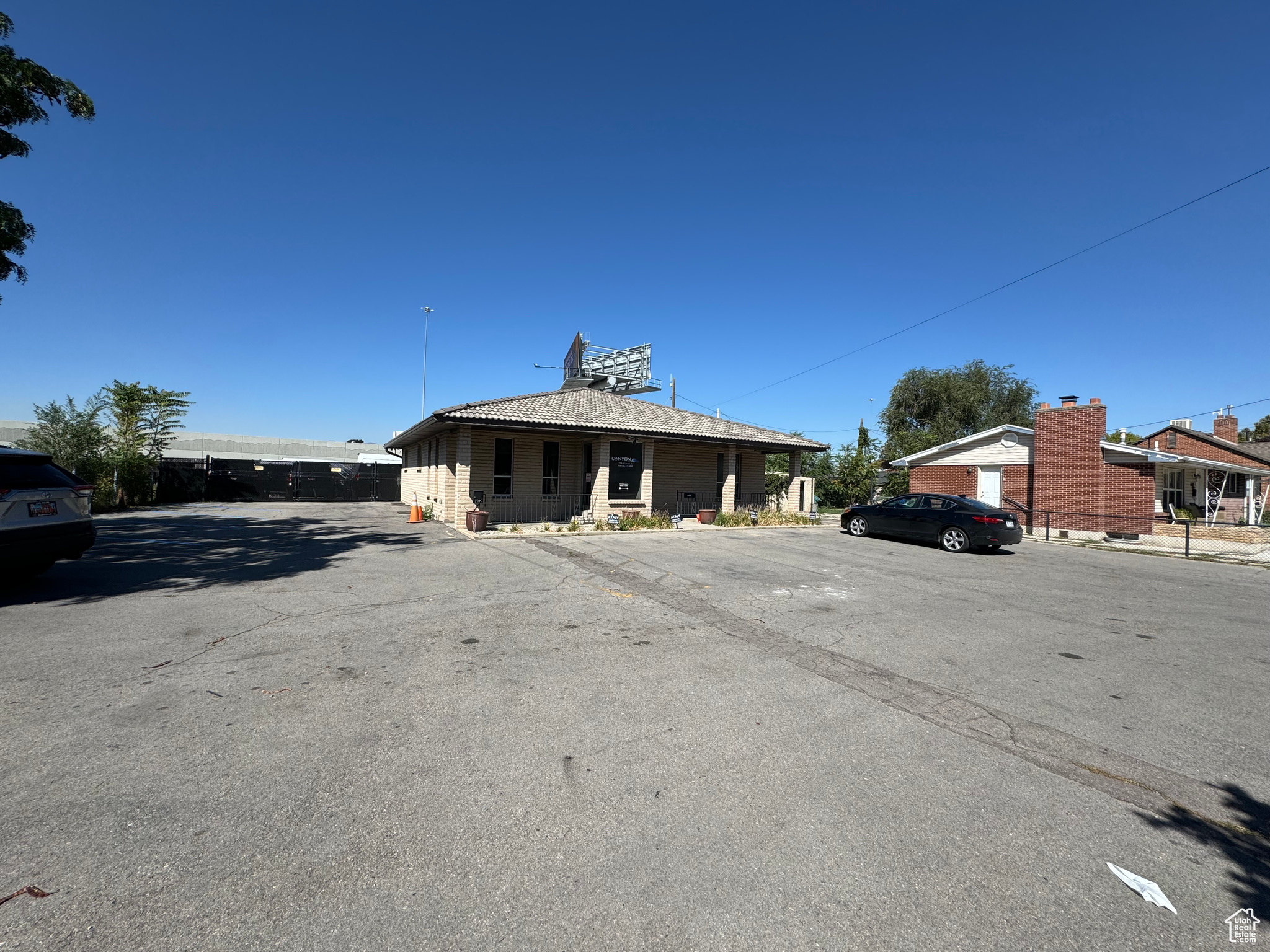 AMUNDSEN - Commercial Sale