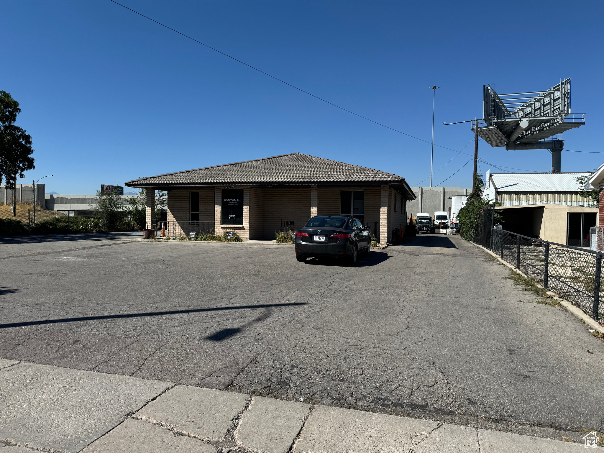 AMUNDSEN - Commercial Sale