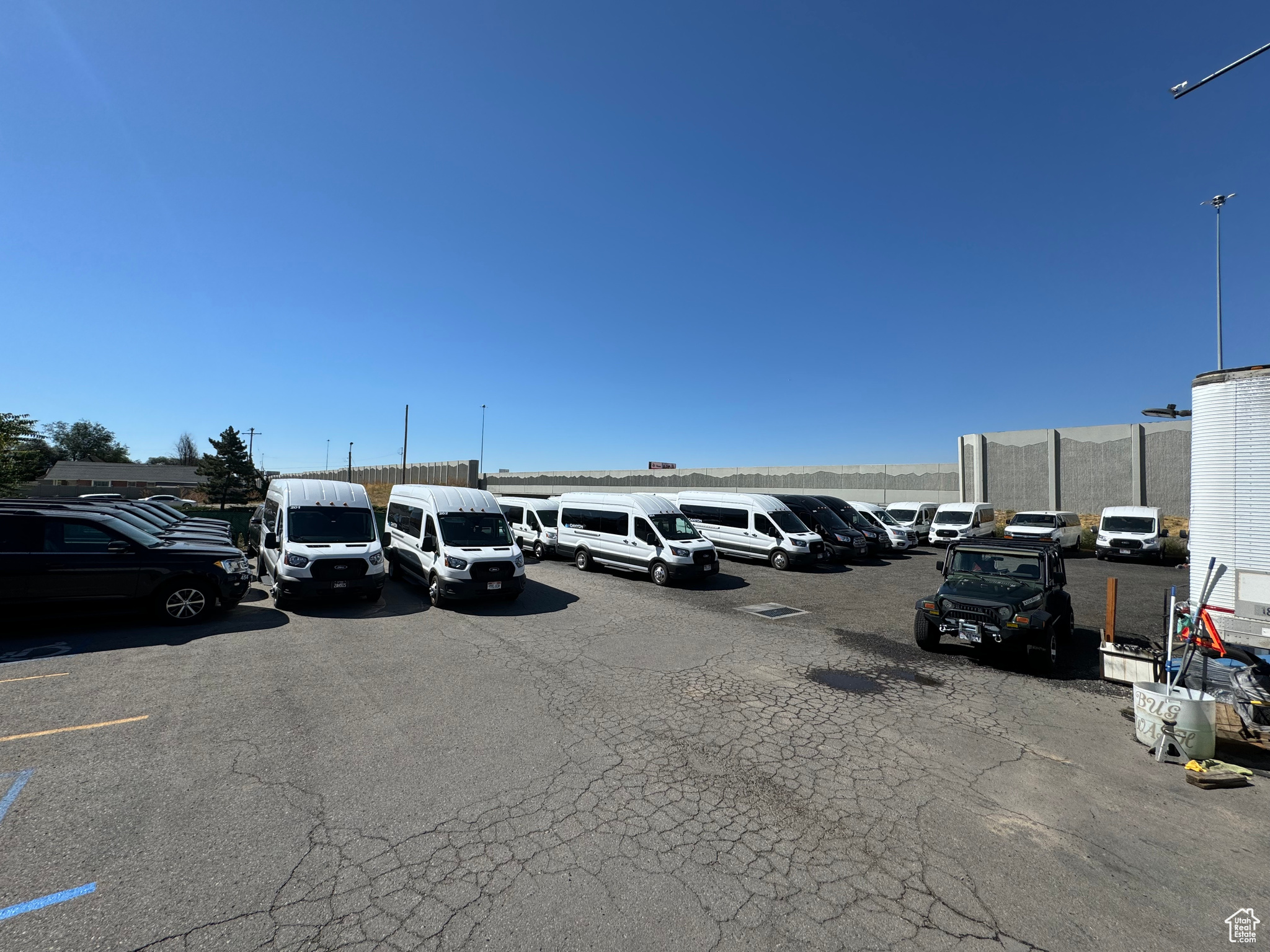 AMUNDSEN - Commercial Sale