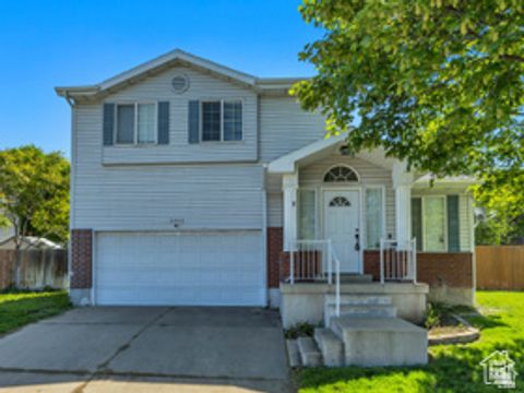 Photo of 2240 S LORIN CIR W, Ogden, UT 84401 (MLS # 2125962)