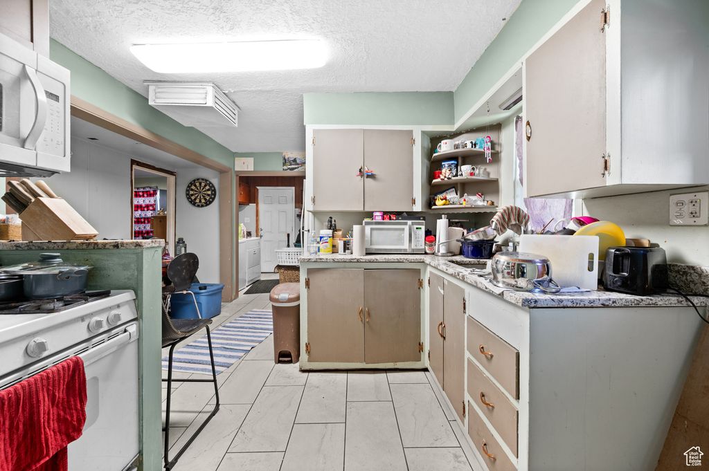 Photo of 348 W 1700 S, Salt Lake City, UT 84115 (MLS # 2119826)