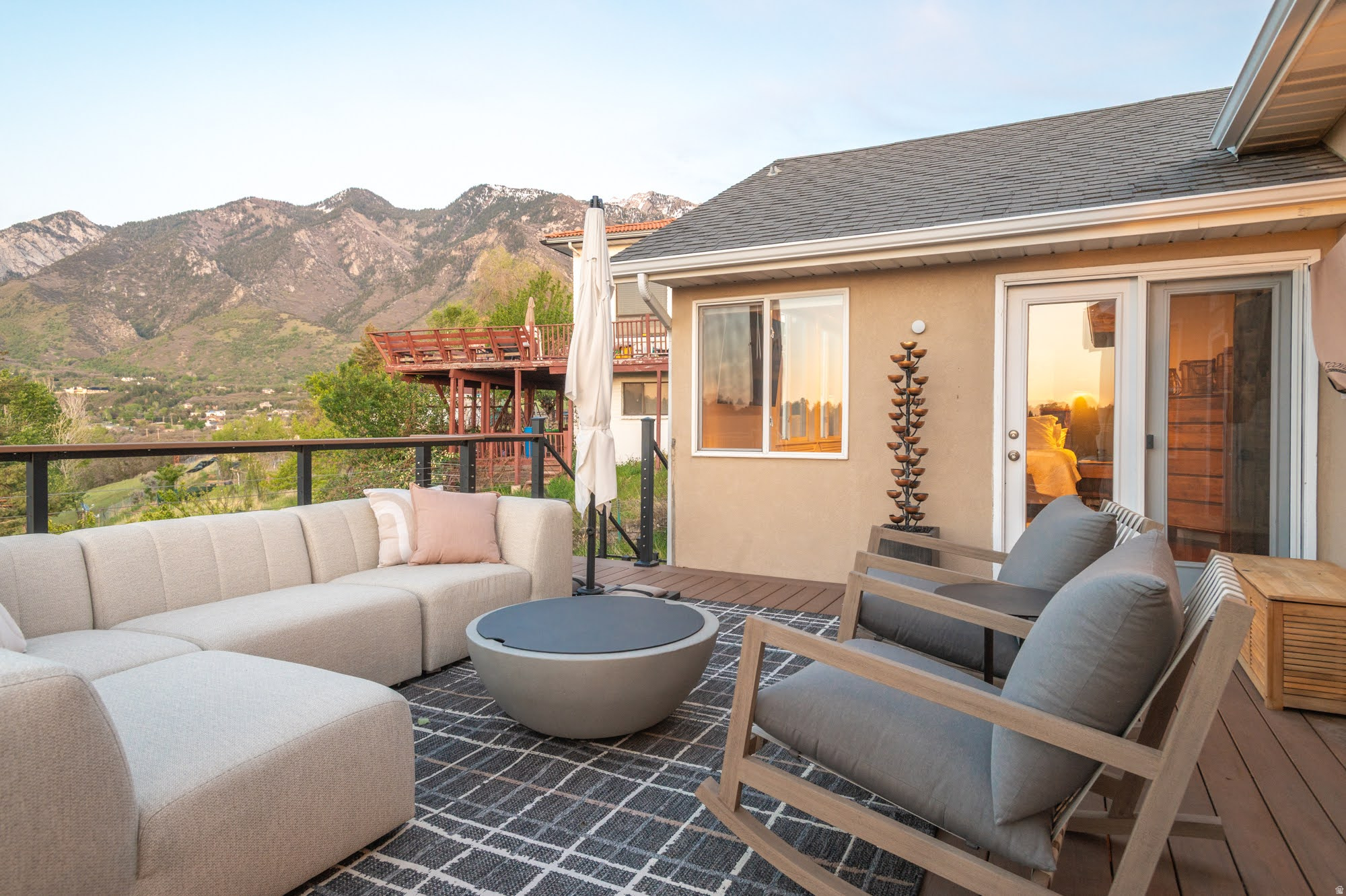 DIMPLE DELL RANCHETT - Residential