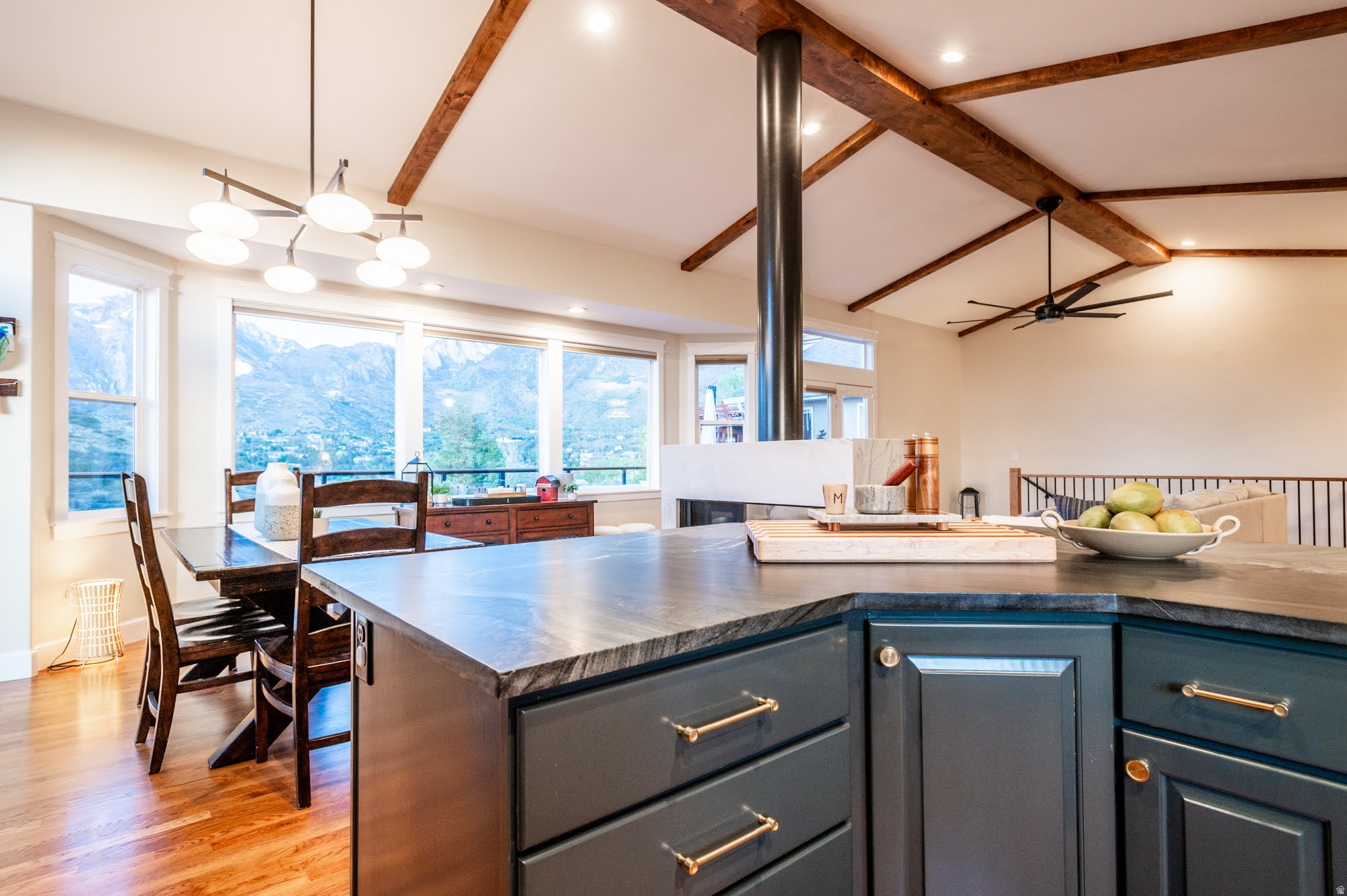 DIMPLE DELL RANCHETT - Residential