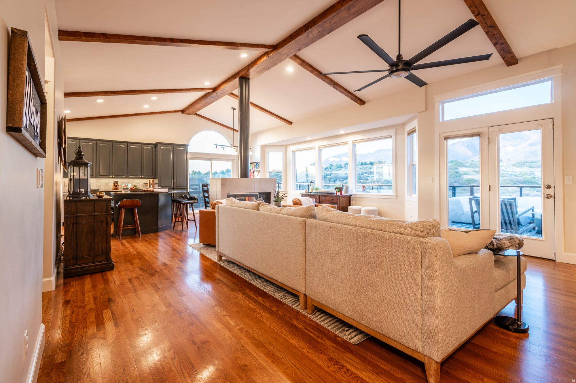 DIMPLE DELL RANCHETT - Residential