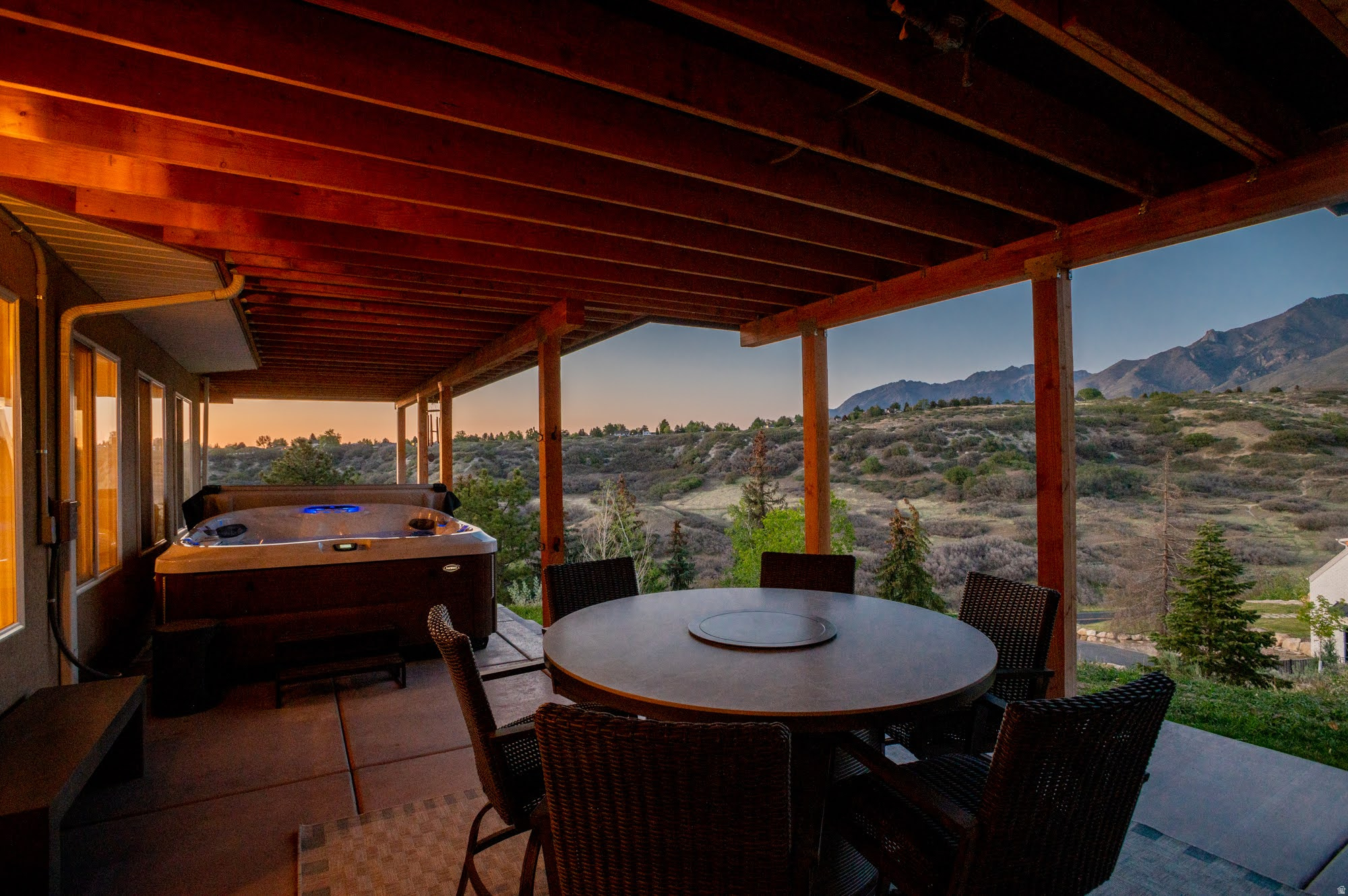 DIMPLE DELL RANCHETT - Residential