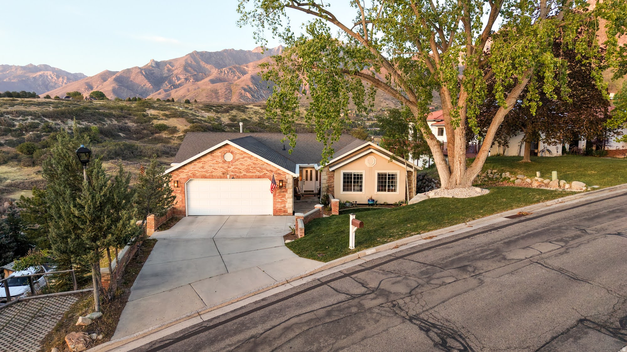 DIMPLE DELL RANCHETT - Residential