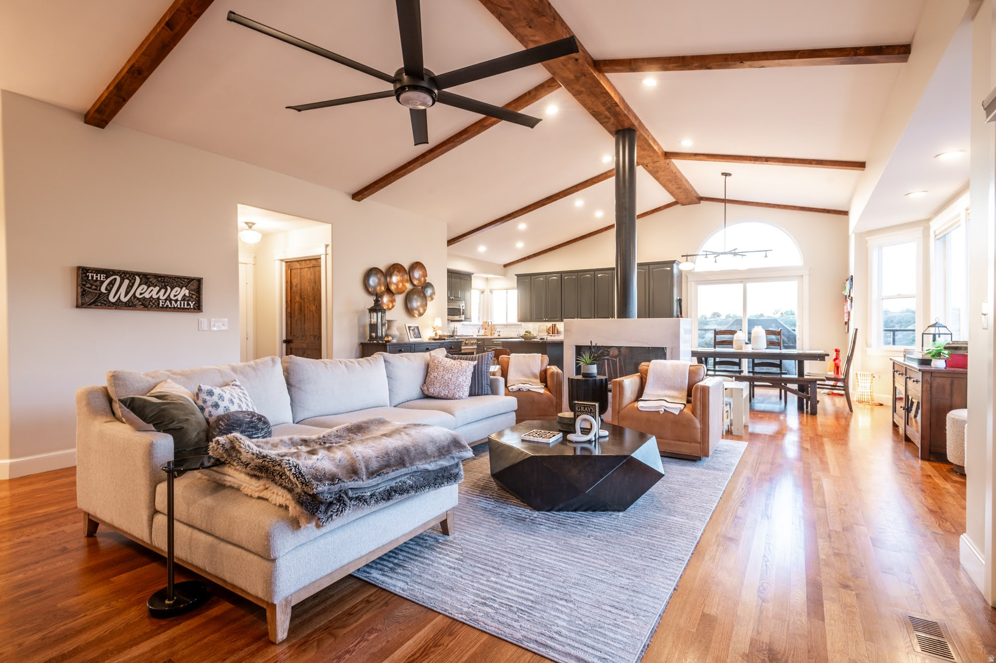 DIMPLE DELL RANCHETT - Residential