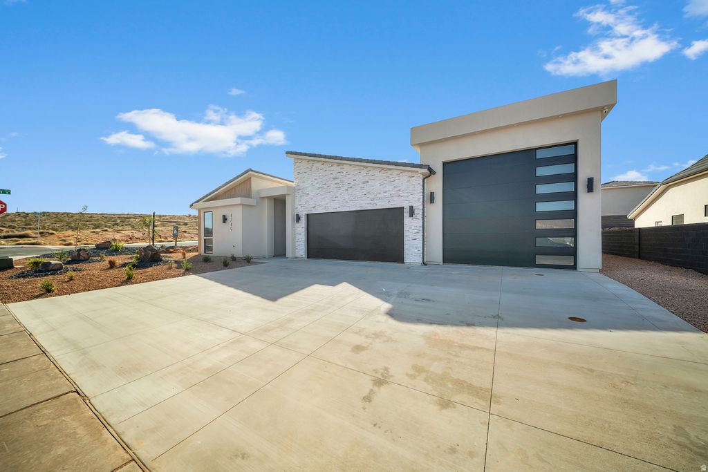 Photo of 4749 W 1930 St S, Hurricane, UT 84737 (MLS # 2144851)