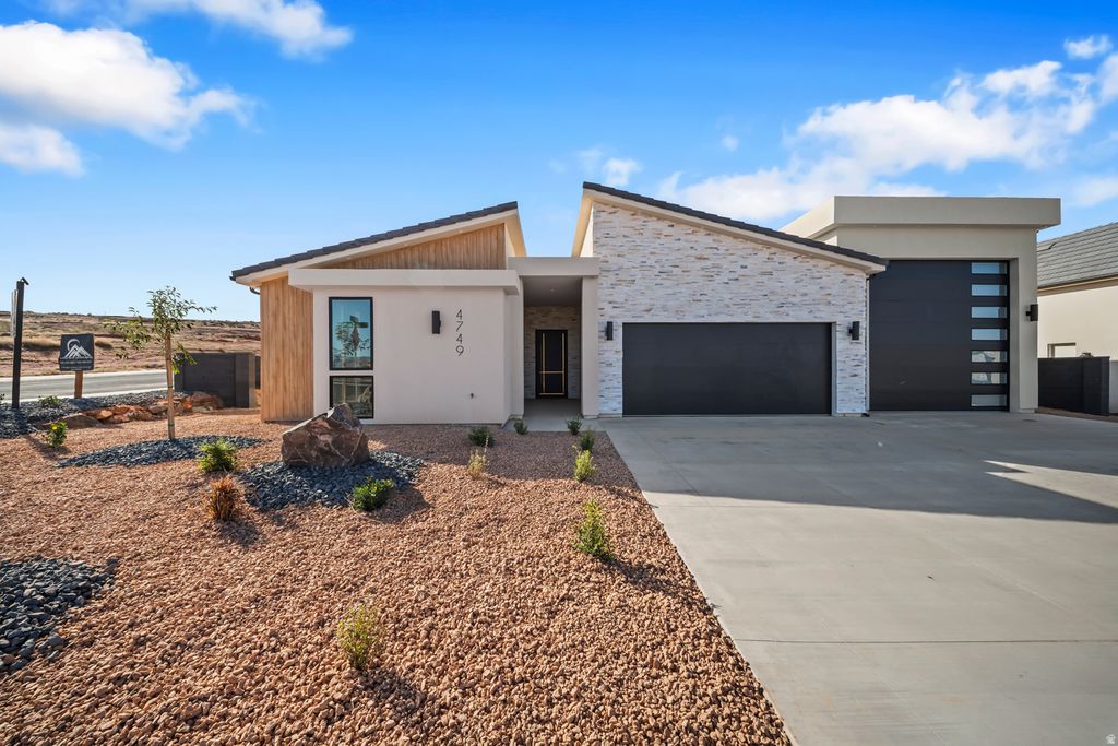 Photo of 4749 W 1930 St S, Hurricane, UT 84737 (MLS # 2144851)
