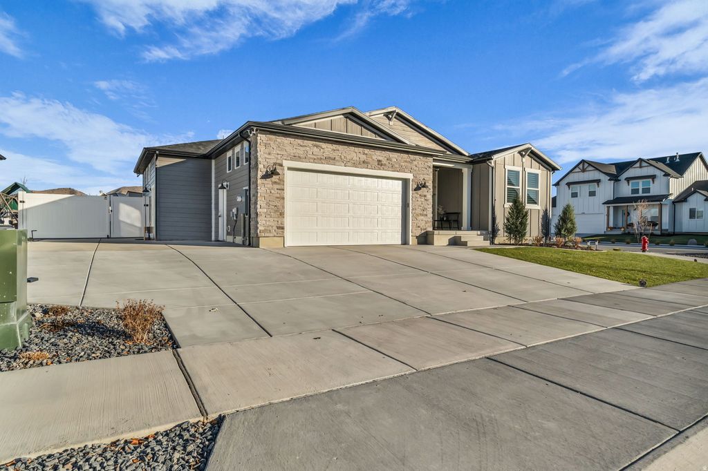 Photo of 4590 N OKTOBERFEST WAY, Eagle Mountain, UT 84005 (MLS # 2124680)